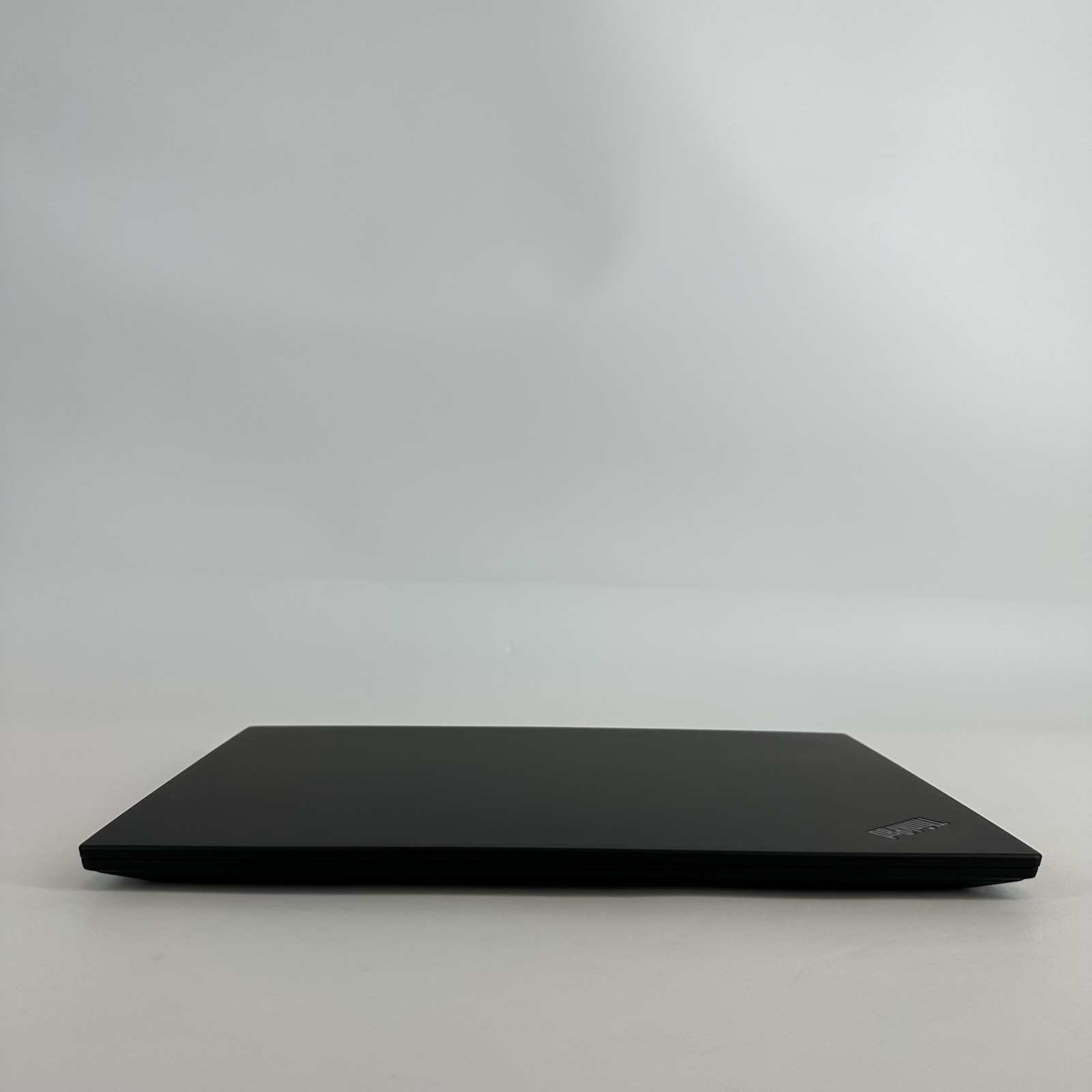 Lenovo ThinkPad P1 Gen 2 15.6 FHD i9-9880H 2.30GHz 16GB 512GB SSD Quadro T2000