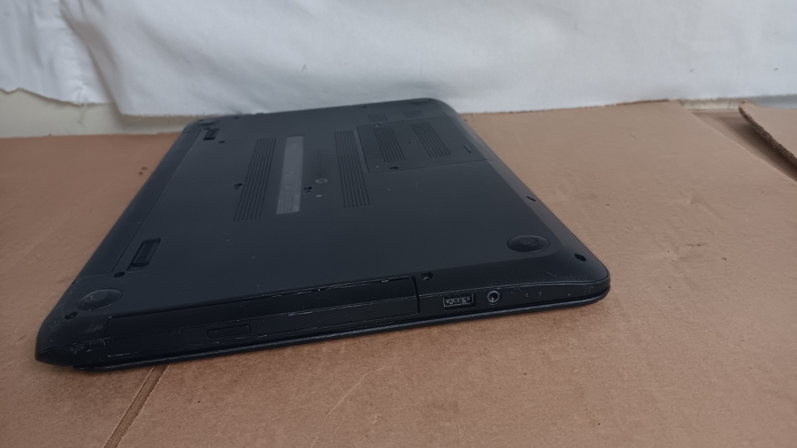 HP 15-F004dx Laptop AMD E1-2100 @ 1.0 GHz 15.6″ LCD screen, 500 GB HD For Parts
