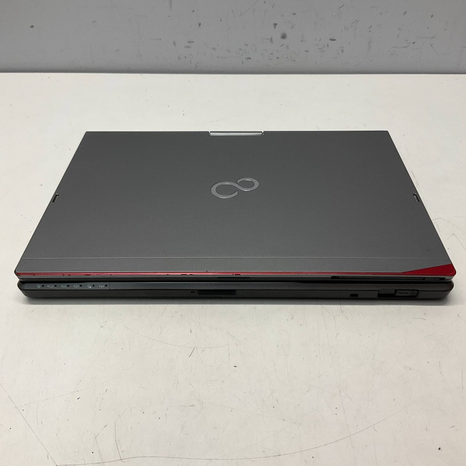 Fujitsu Lifebook T725 13.3” Laptop Intel Core i5-5200U @ 2.20 GHz 8GB 128GB SSD