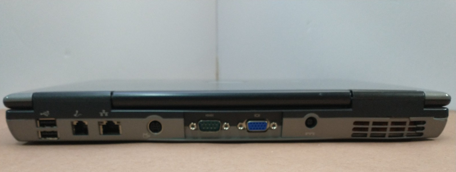 Debian12 Dell Latitude D520 – 15″ LCD/2.00GHz/4GB RAM/240GB SSD HD/SERIAL