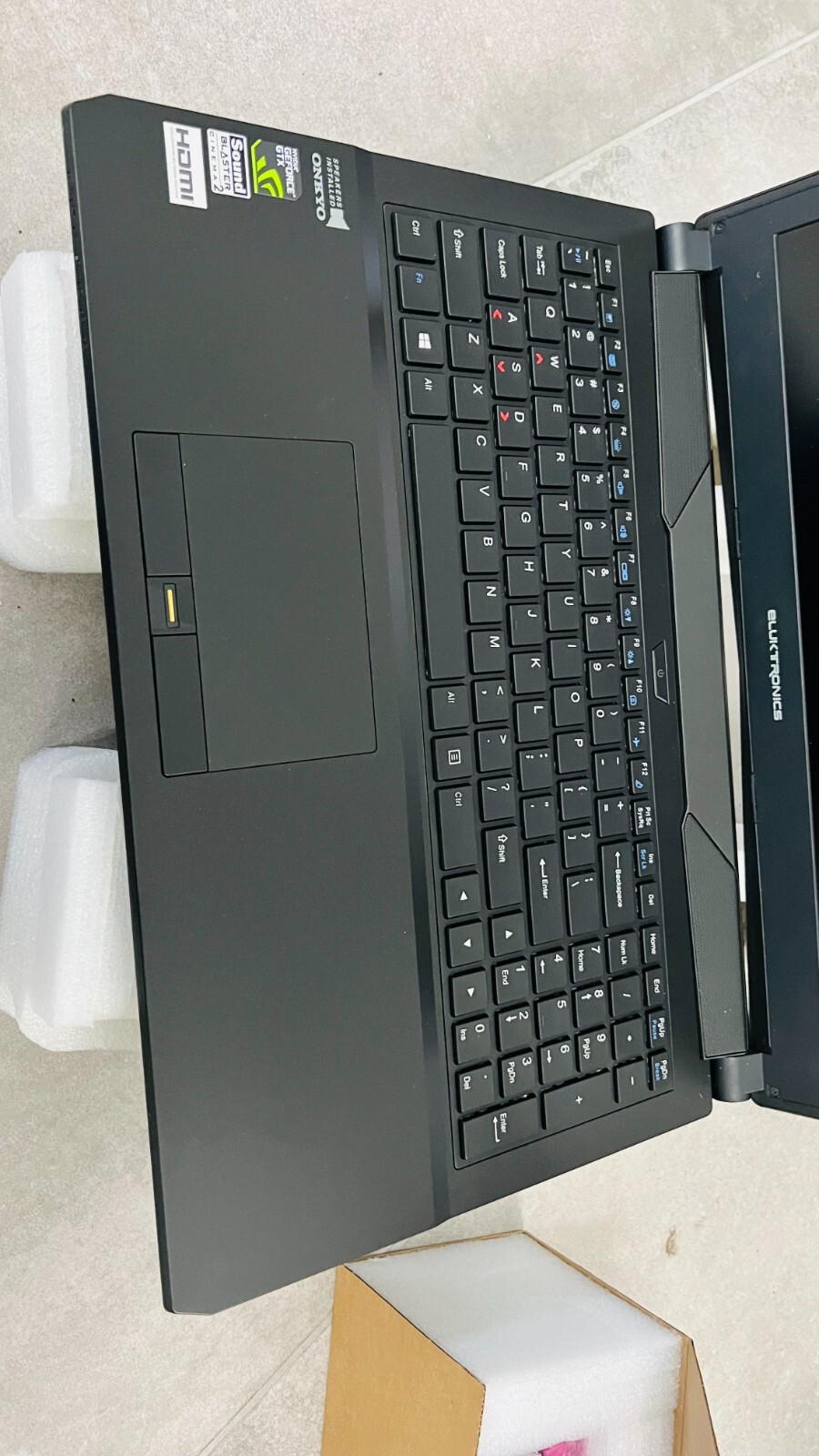 Eluktronics N151RD1 15.6″ i7 6700HQ GTX 960M Windows 10 Complete