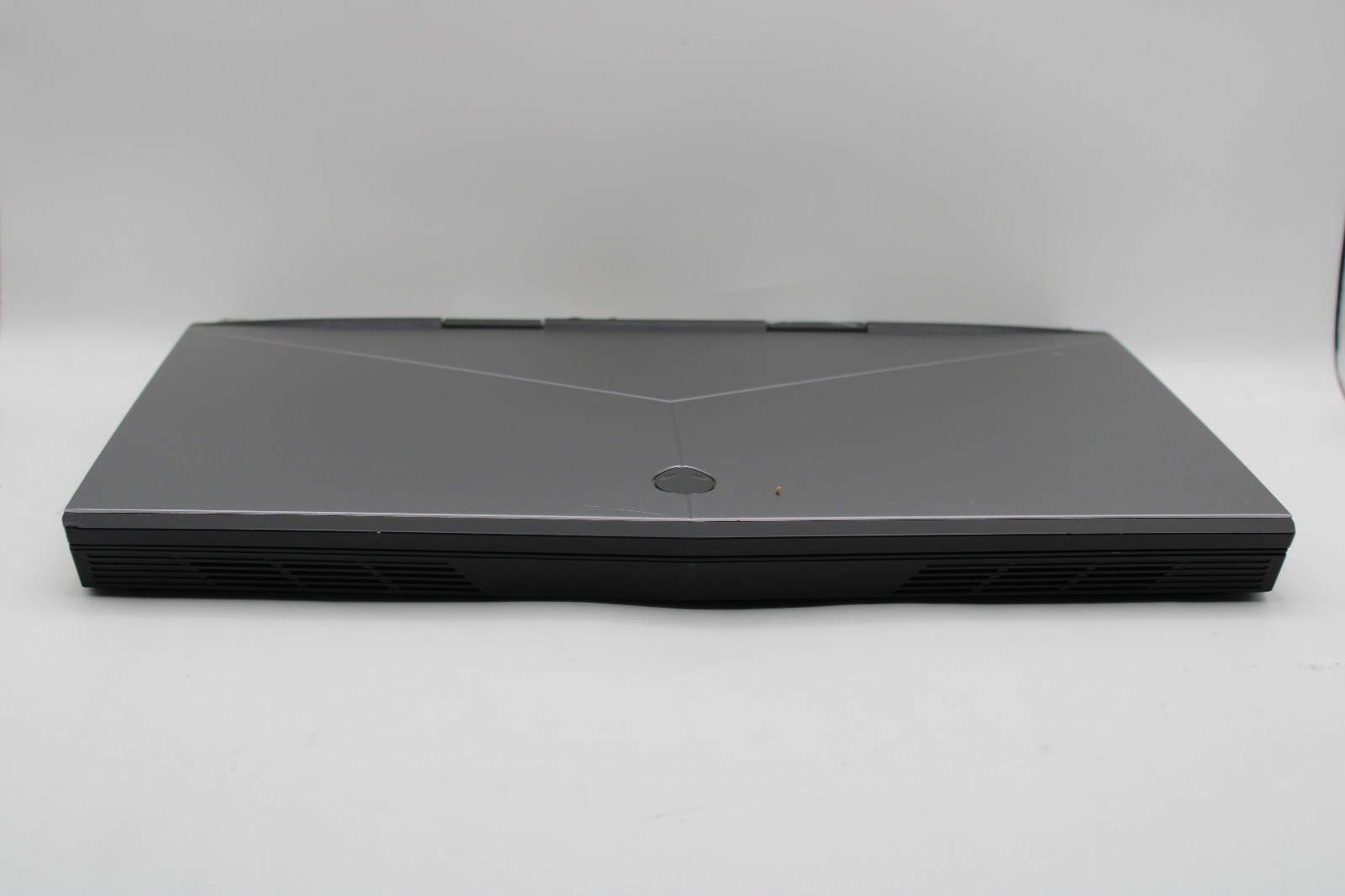Alienware 15 R3 i7-7700HQ No RAM No SSD No OS No Power *PARTS / BAREBONES