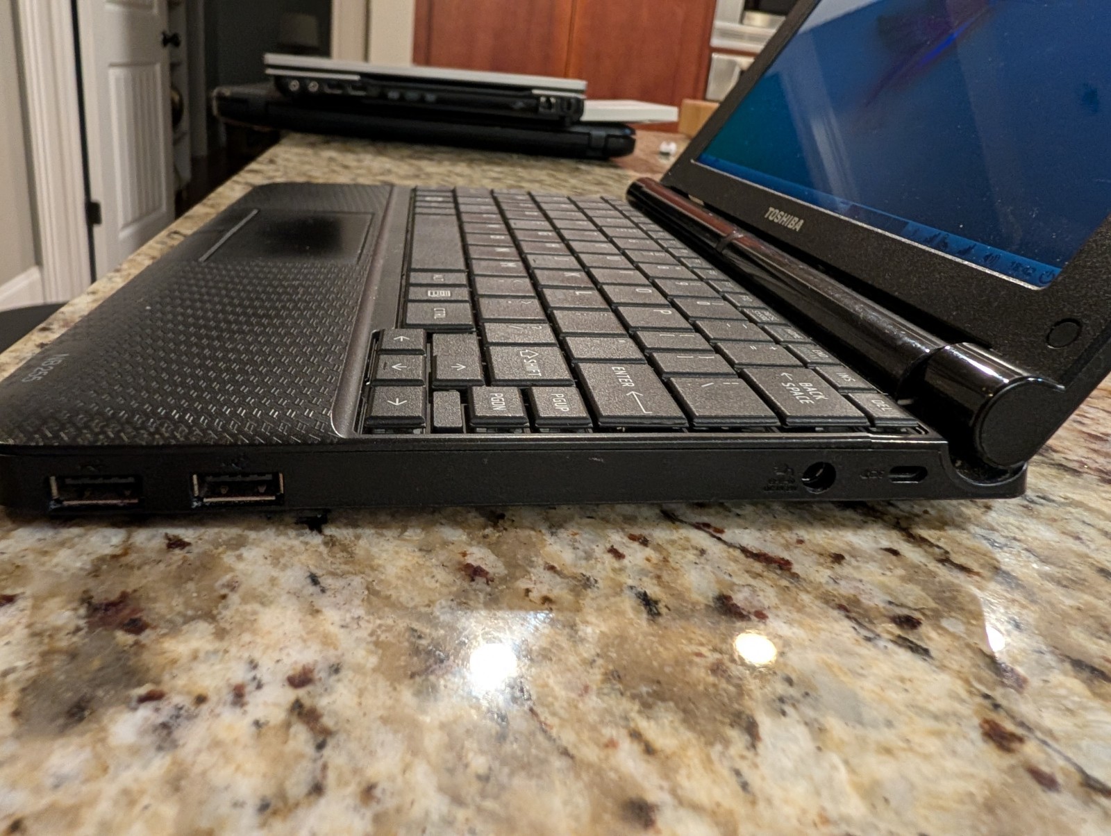 Toshiba NB255 Laptop Intel Atom N455 1.66GHz 1gb RAM 250gb HDD Windows 7 Starter