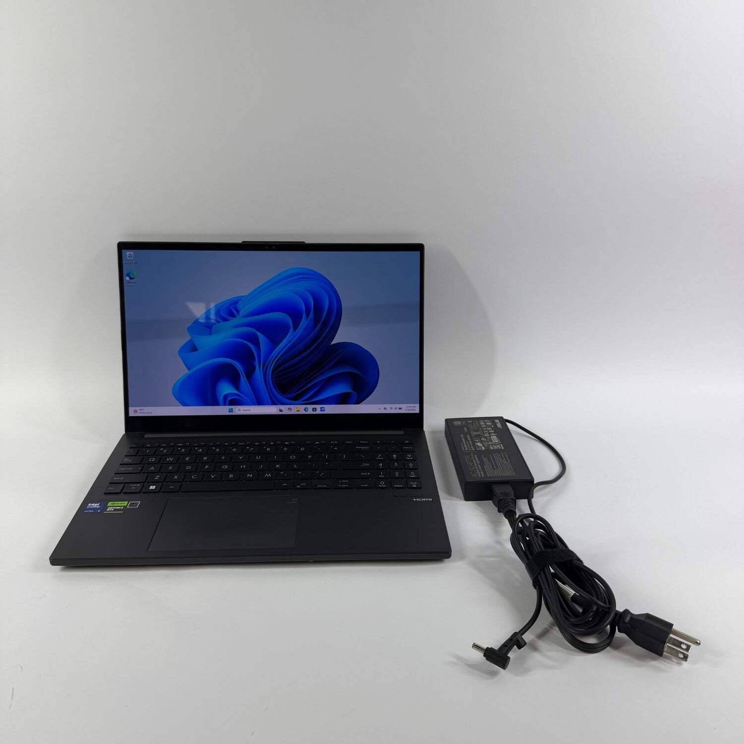 Asus Vivobook Pro 15 Core Ultra 9 185H 2.5GHz 24GB RAM 2TB SSD READ