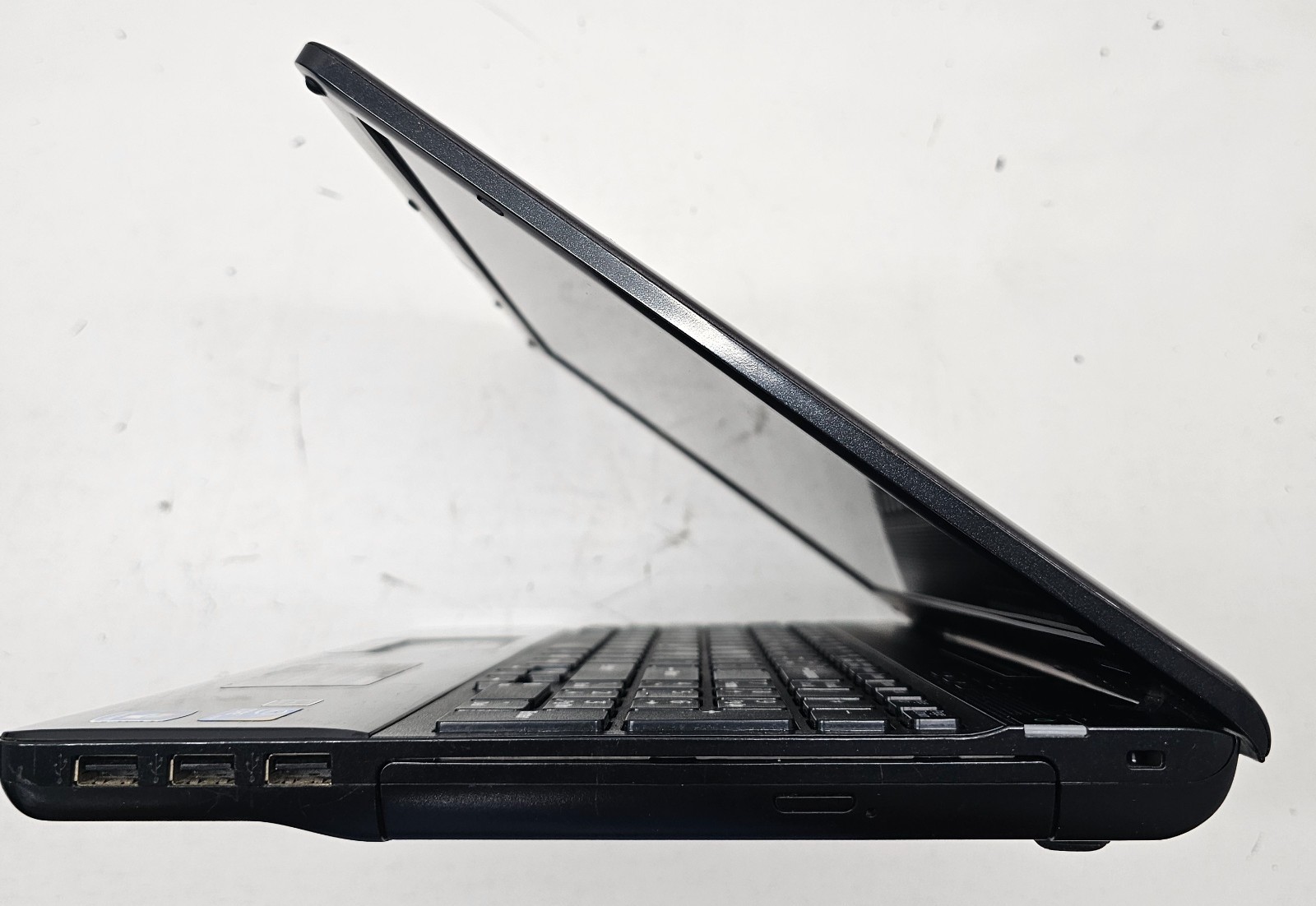 Sony VAIO VPCEB33FM 15.6″ Laptop Intel Core i3-370M 4GB Ram NO HD/OS (FL)