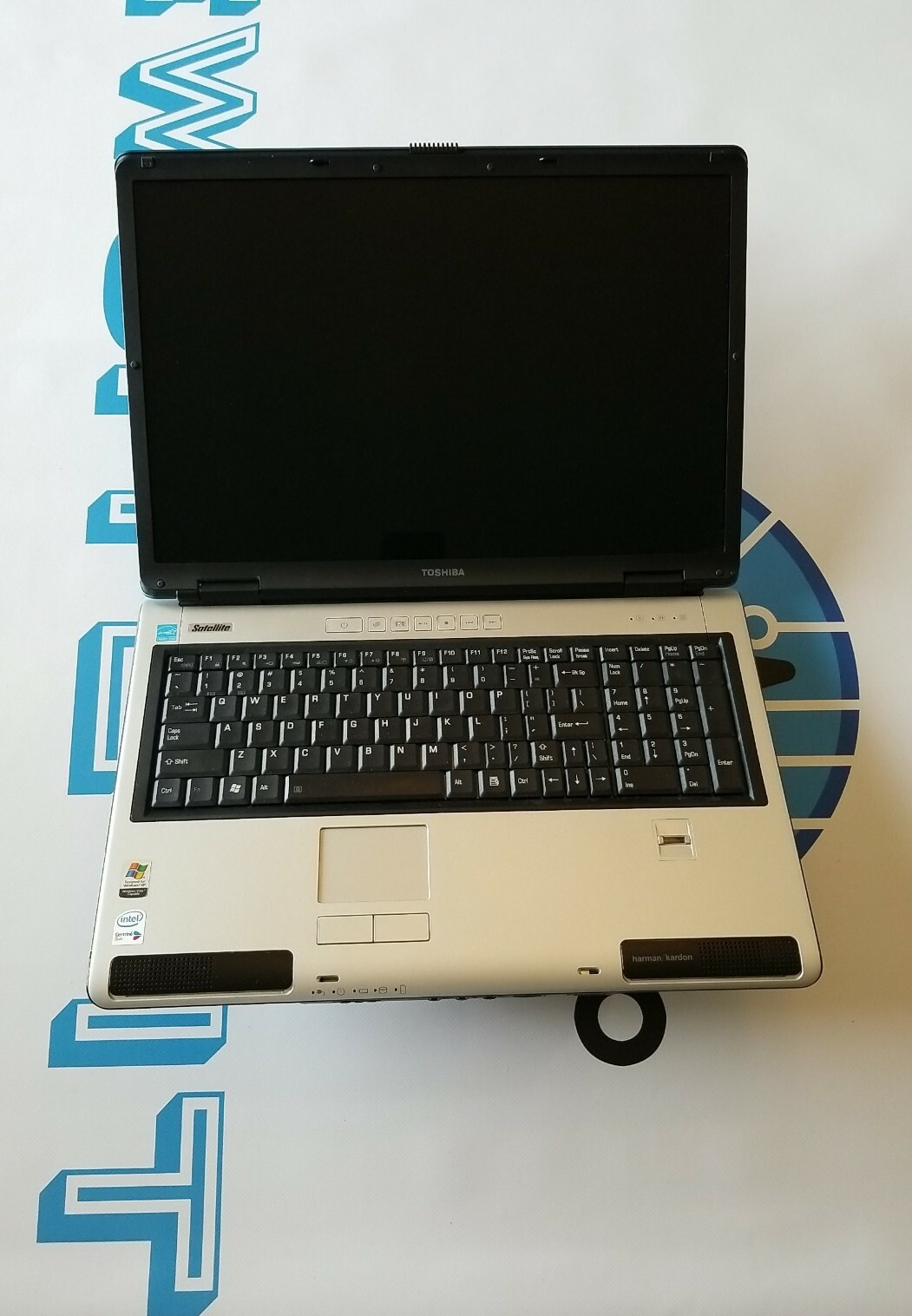 Toshiba Satellite P100 17.1″ Laptop Centrino Duo T2500 2.00GHz 1GB RAM No HD 49W
