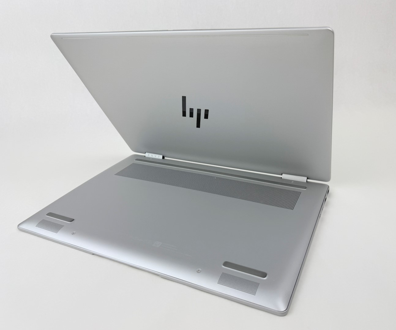 HP Envy x360 14-fa0023dx 14″ 2K Touch Ryzen 7 8840HS 16GB 1TB SSD W11H 2in1