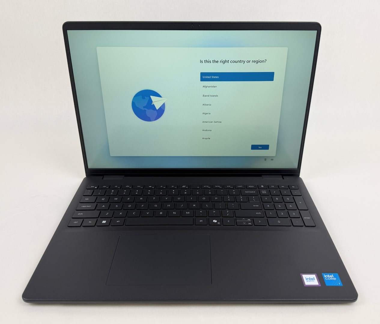Dell 16 DC16250 16″ FHD Touch Core 7 150U 16GB 1TB SSD W11H