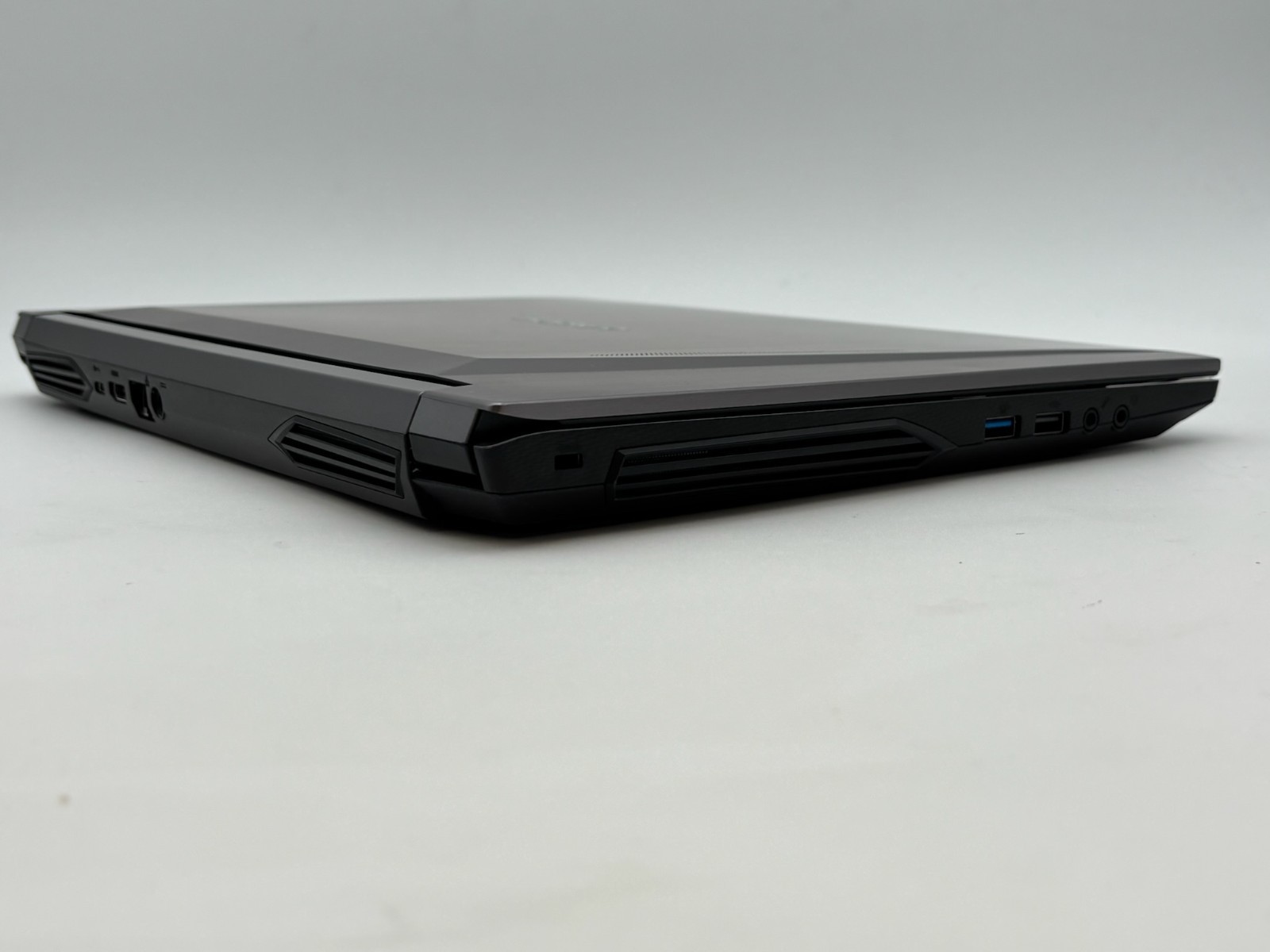 Sager Gaming Laptop NH58DD 15.6″ 512 GB SSD 48 GB RAM i7-10875H RTX 2060