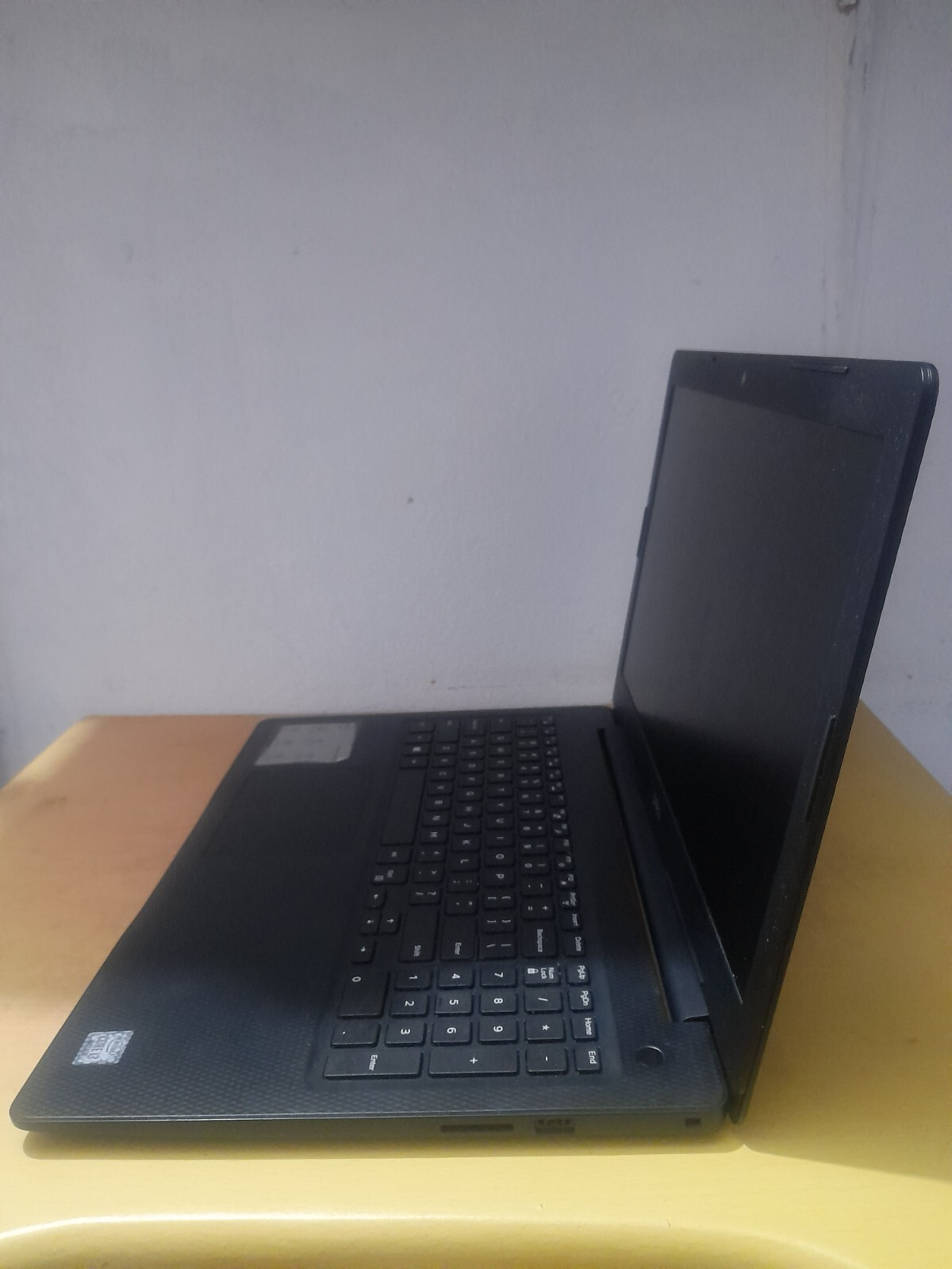 Dell Inspiron 15 3593 i3 10th gen, 8gb RAM, 256GB SSD