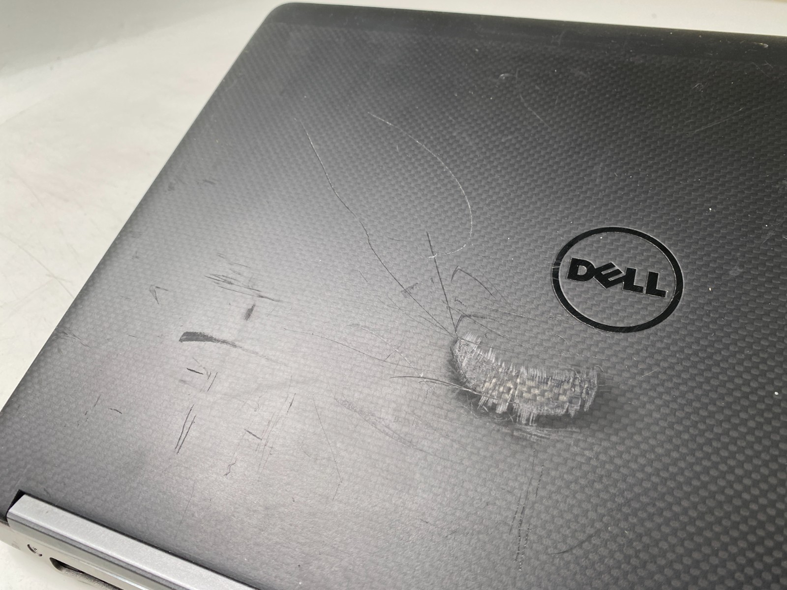 Dell Precision 7520 Xeon E3-1505Mv6 32GB DDR4 1TB SSD Quadro M2200 Win11P – Wear