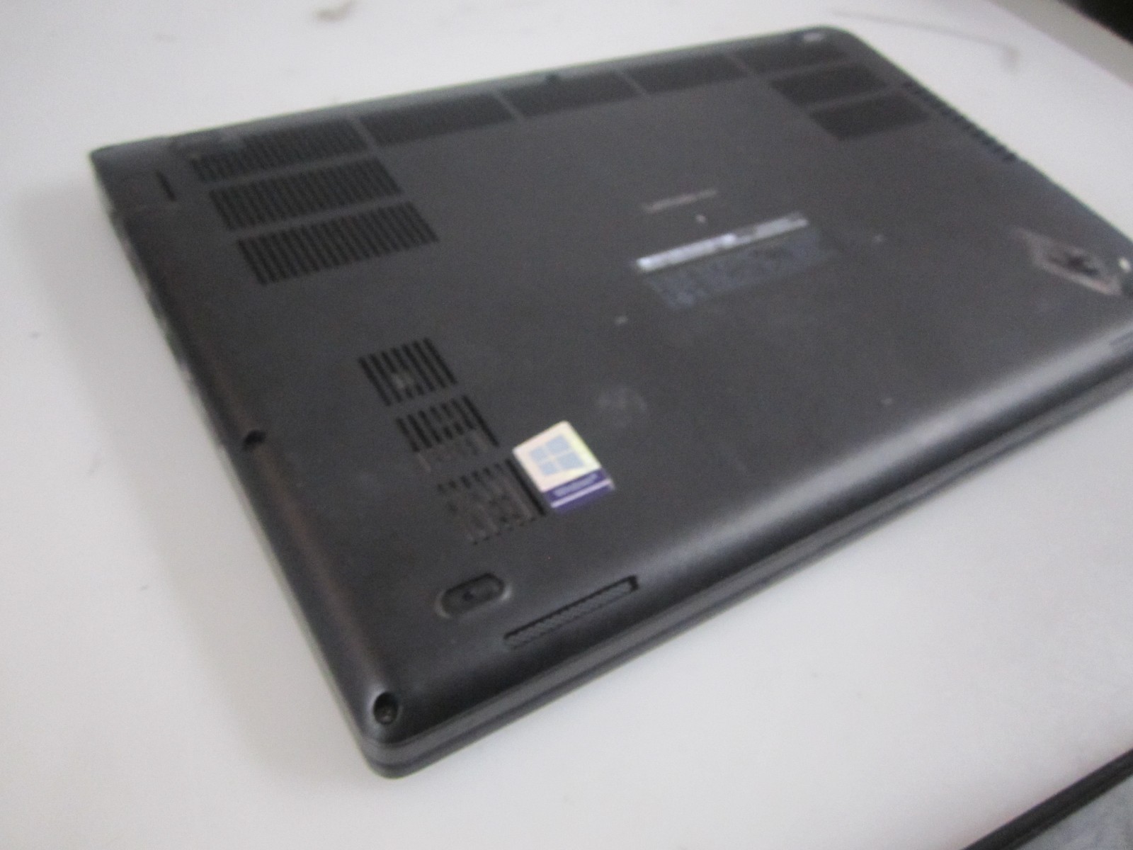 Dell Latitude 5401 14″ i5-9400H 2.5GHz 16GB/240GB m2SSD Laptop +AC NOOS READ_