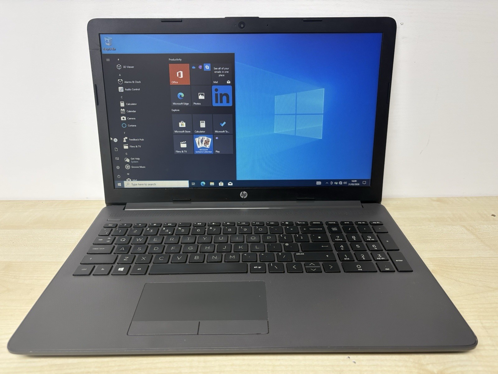 HP 255 G7 AMD Ryzen 3 2200U Radeon Vega 2.5GHz 15.6″ 8GB 256GB SSD Win 10 READ