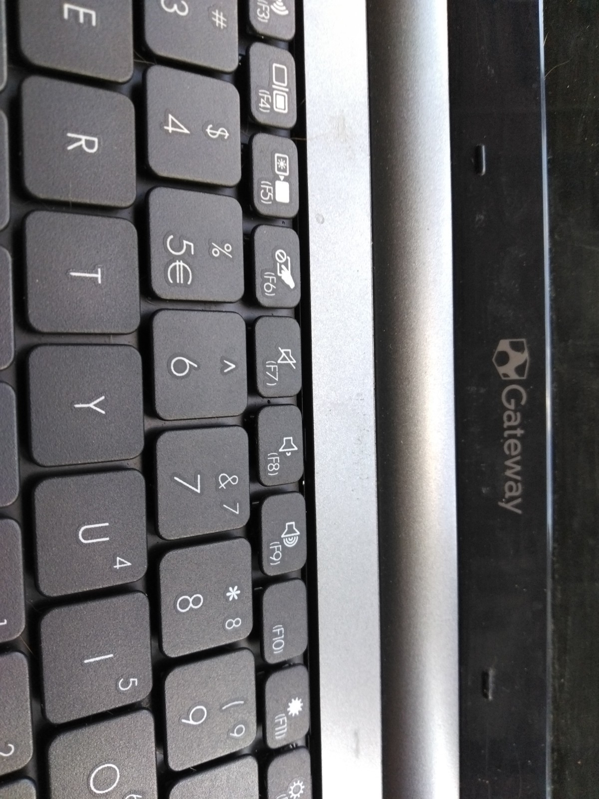 Gateway LT2802u 10.1″ Netbook-Intel Atom N455-120GB SSD-2GB RAM-Windows 7-Office