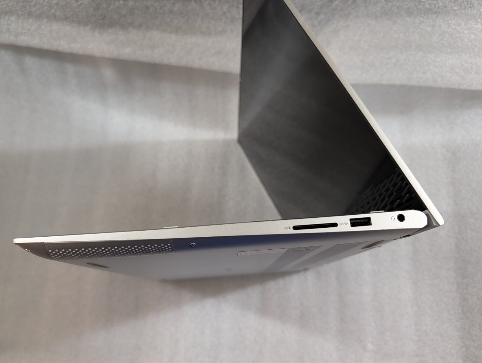 Dell Inspiron 7506 2-IN-1 Touch 15.6″ i7-1165G7 16GB RAM 512GB SSD Windows 11