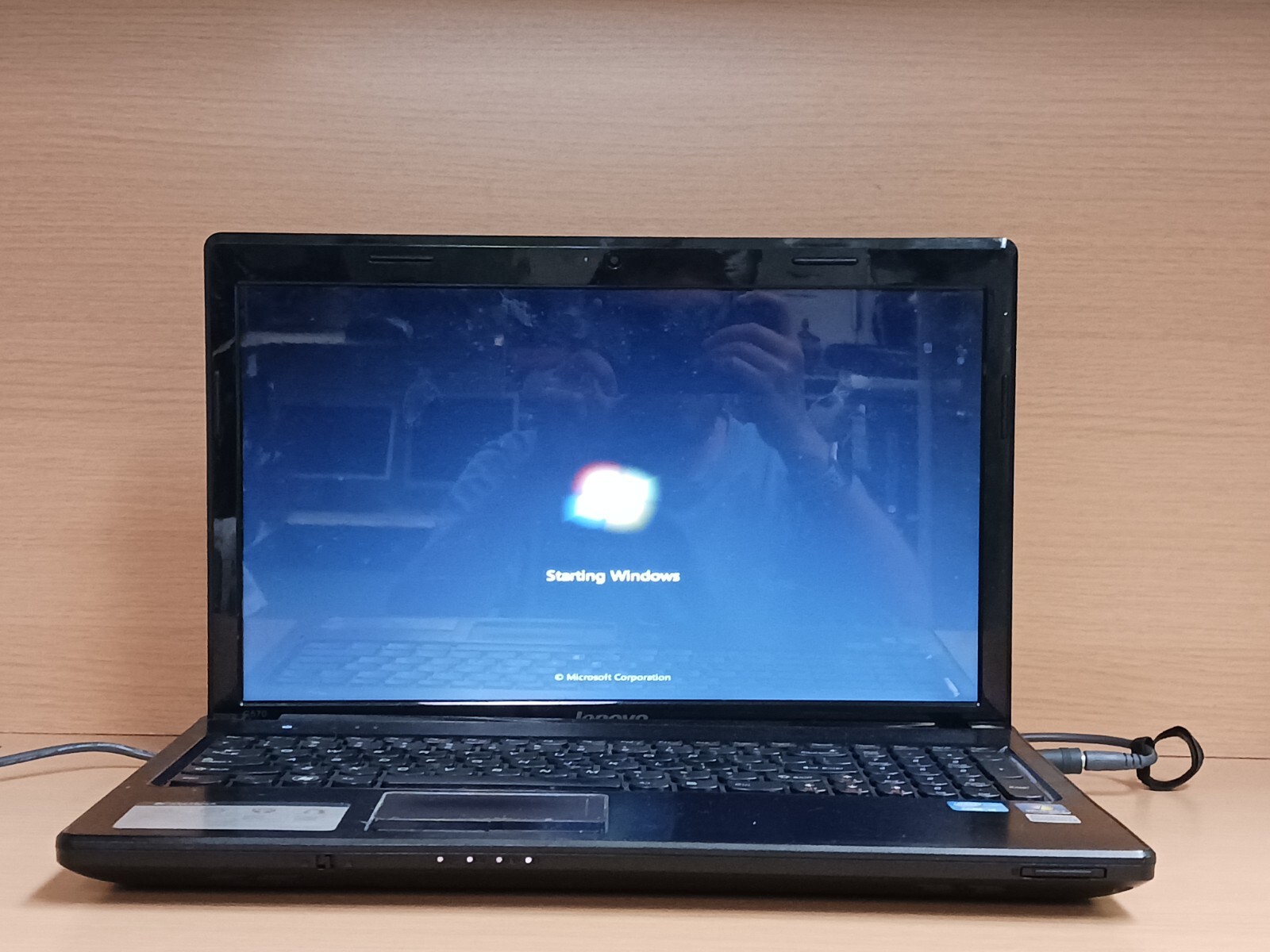 Lenovo G570 Laptop Intel Core i3 Windows 7 *Has Hinge Issue* Left Hinge Cover Mi