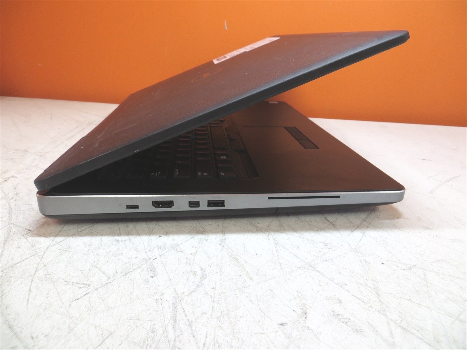 Scratched LCD Dell Precision 7720 Xeon E3-1505M v6 3GHz 16GB 512GB Quadro P5000