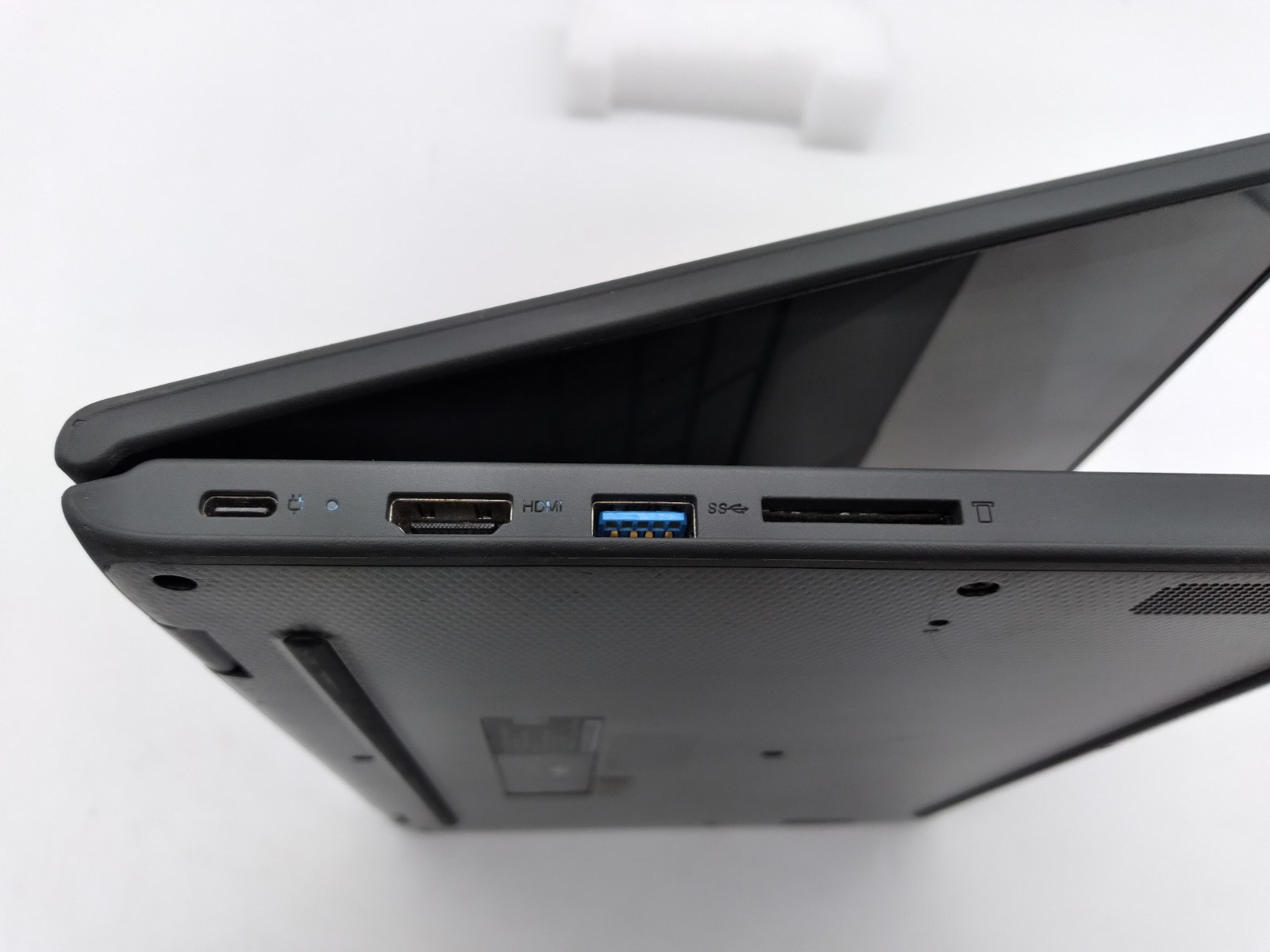 Lenovo 300e Chromebook 2nd Gen 11.6″ 4GB RAM 32GB SSD Touch w/ Chrarger