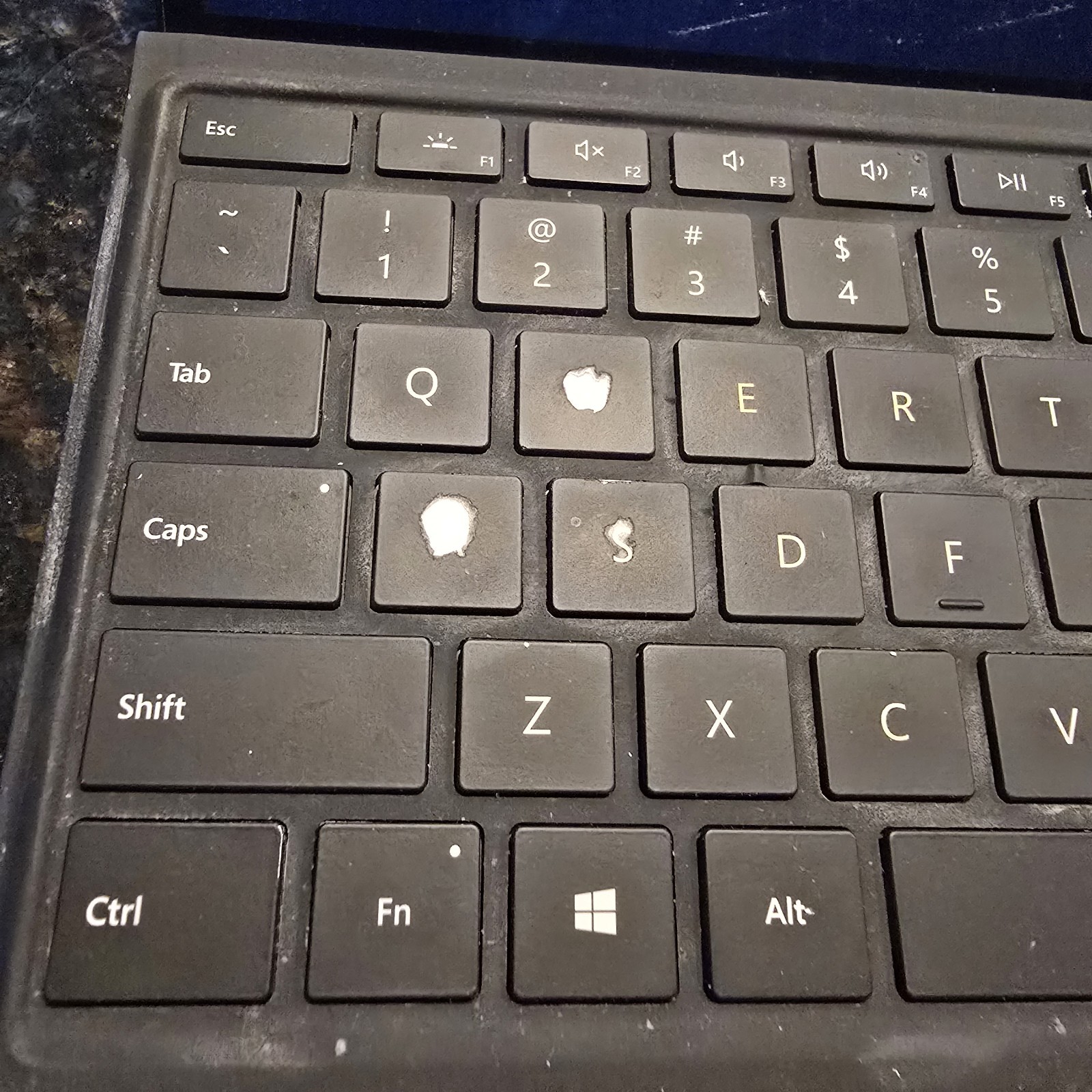 Surface Pro 8 (11th Gen) – i5‑1135G7 / 256GB SSD / 8GB RAM – Windows 11