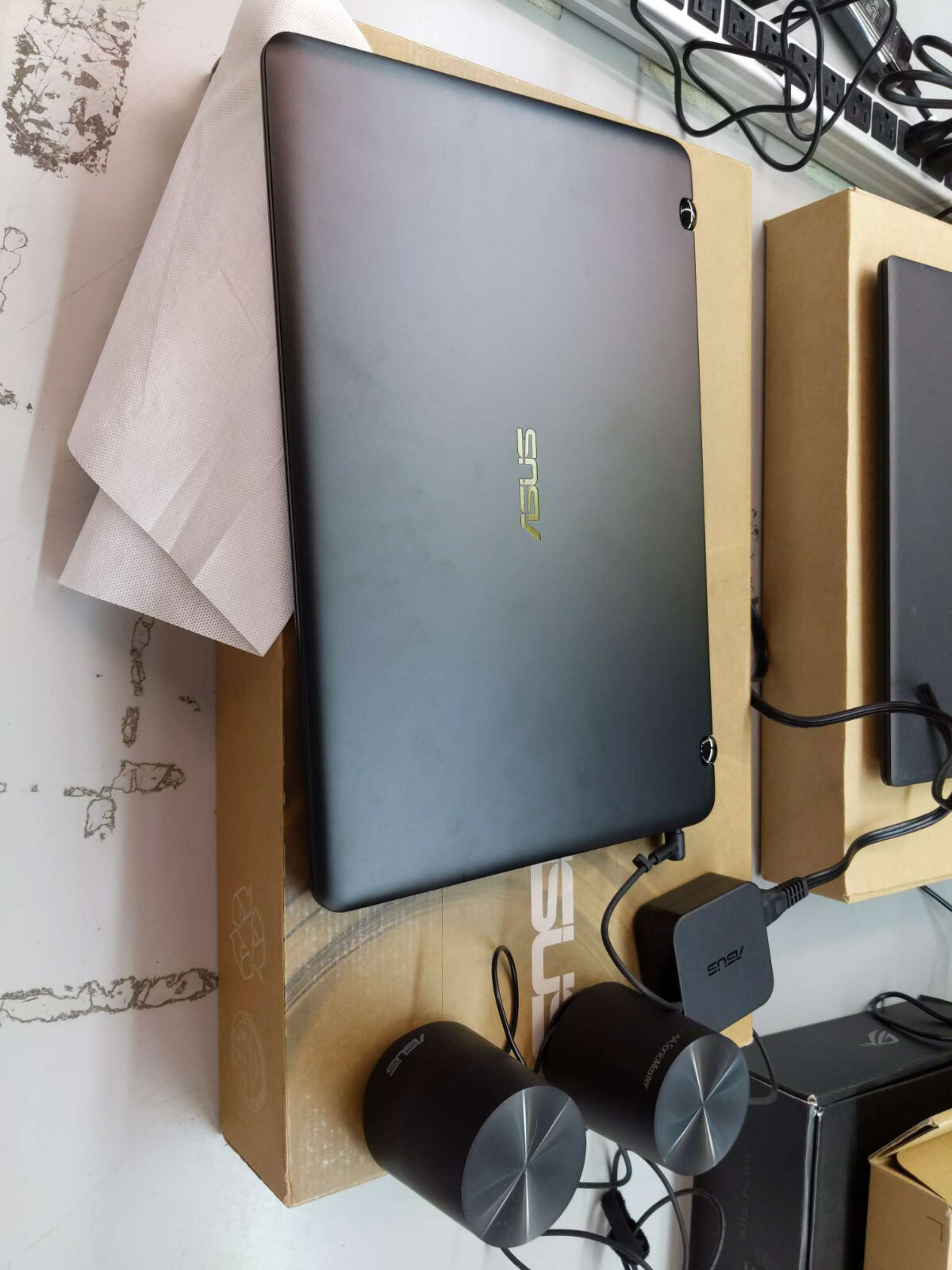 ASUS Q524UQ-BHI7T15 15.6″ Full HD 2-in-1 i7-7500U 16GB 2T HDD+256G SSD 940MX W10