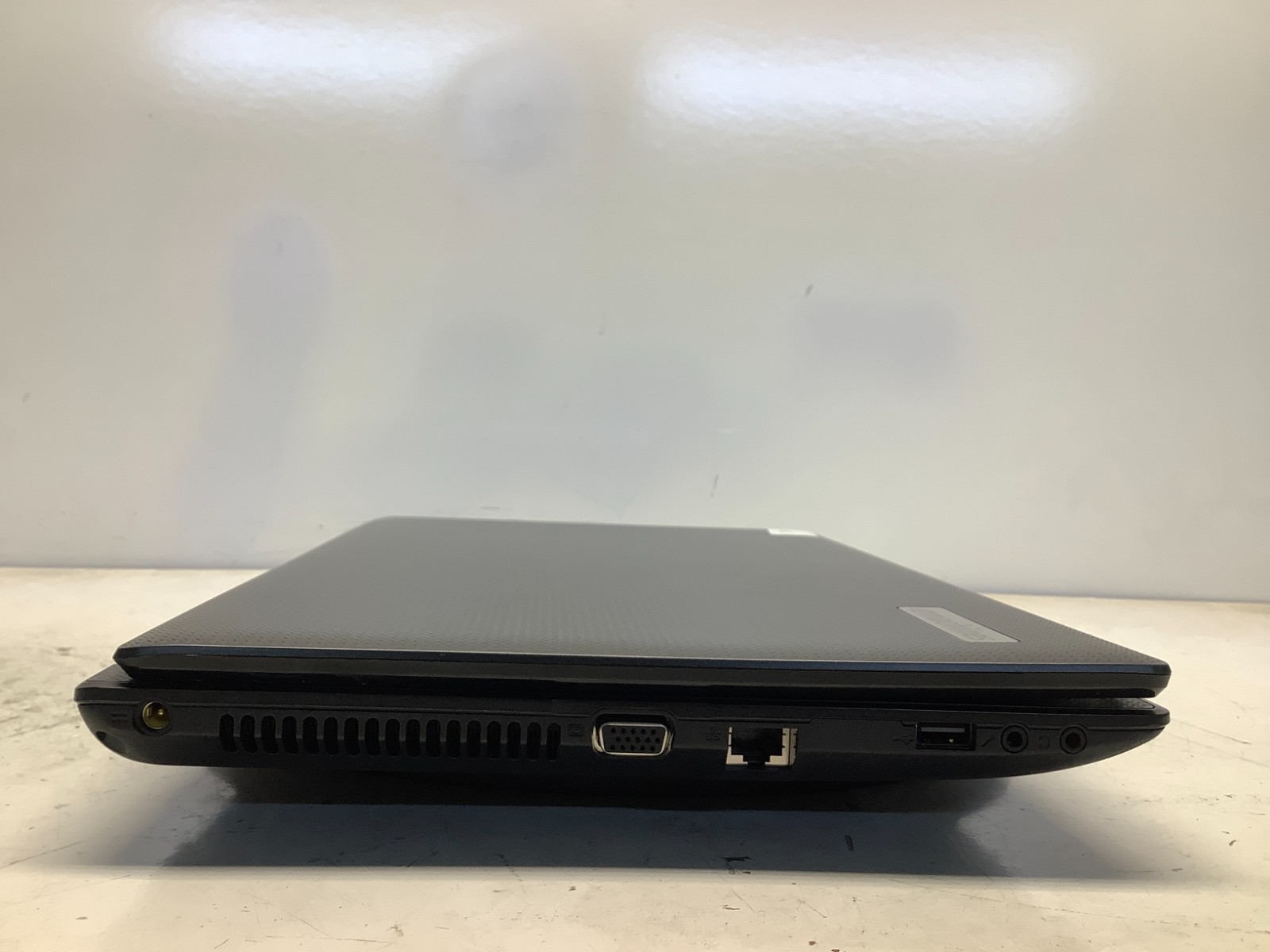 eMachines eME443 AMD C-50 1000MHz 2 GB NO HDD