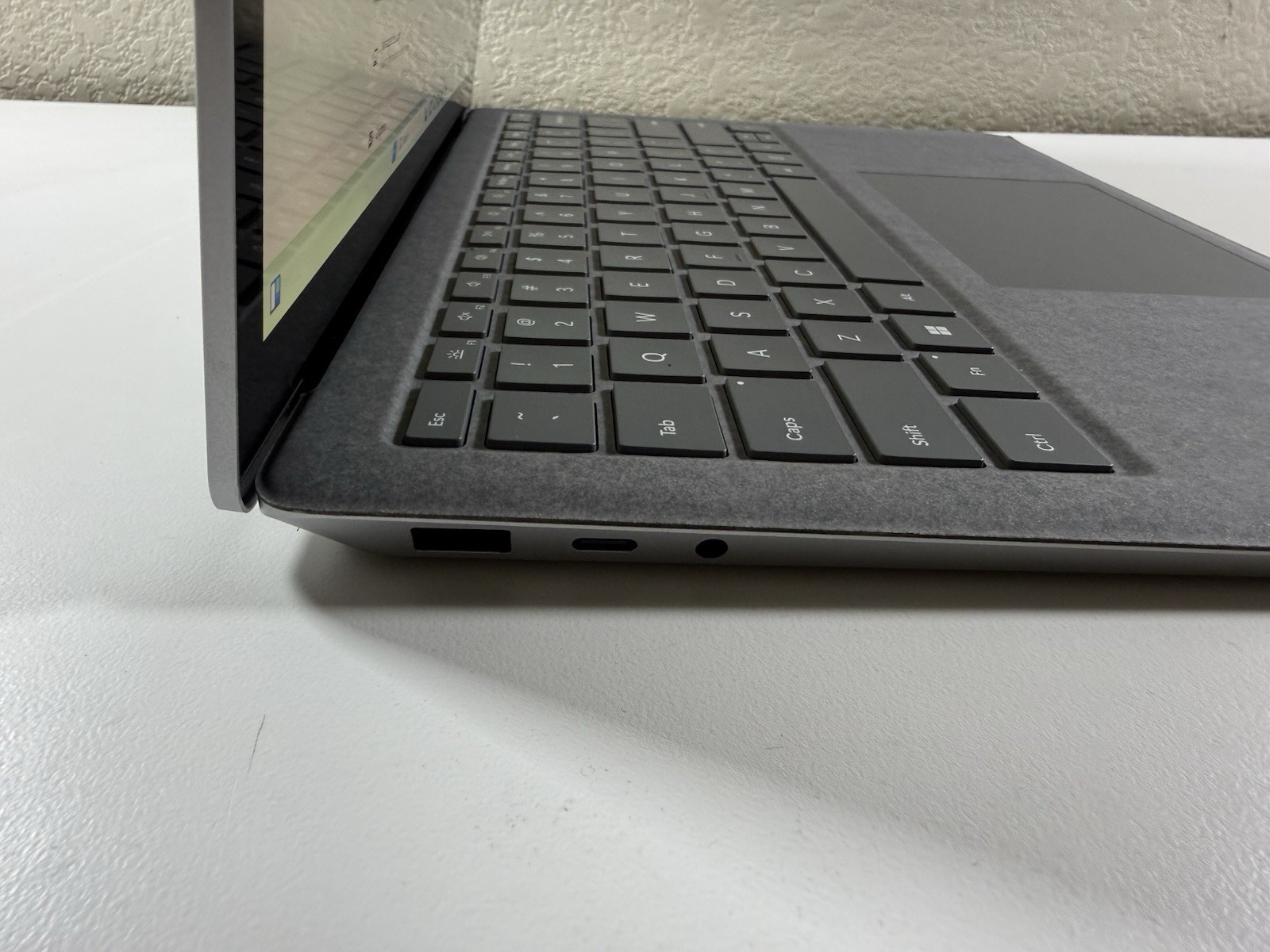 Microsoft Surface Laptop 5 13.5” 1950 Intel Core i7-1265U 16GB RAM 512GB NVME