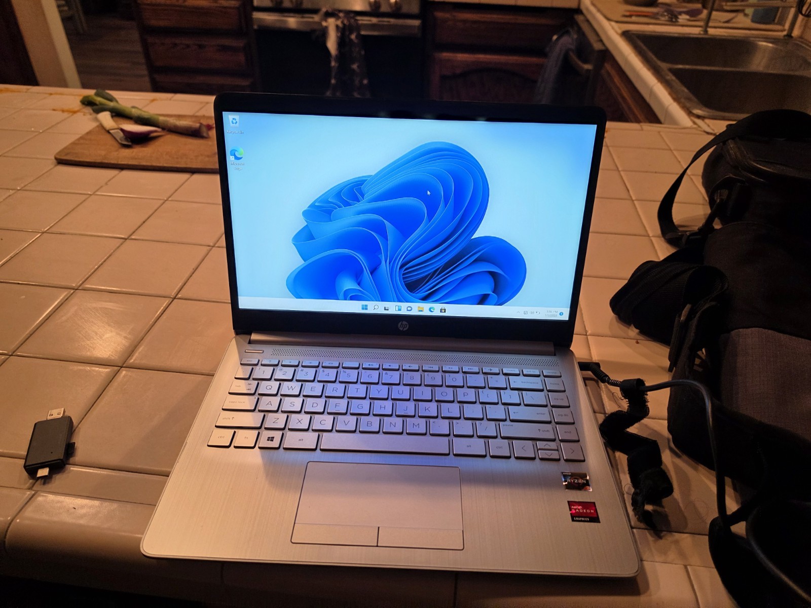 HP 14-DK1035WM 14” FHD AMD Ryzen™ 3 3250U 2.60ghz 12GB RAM 256GB SSd