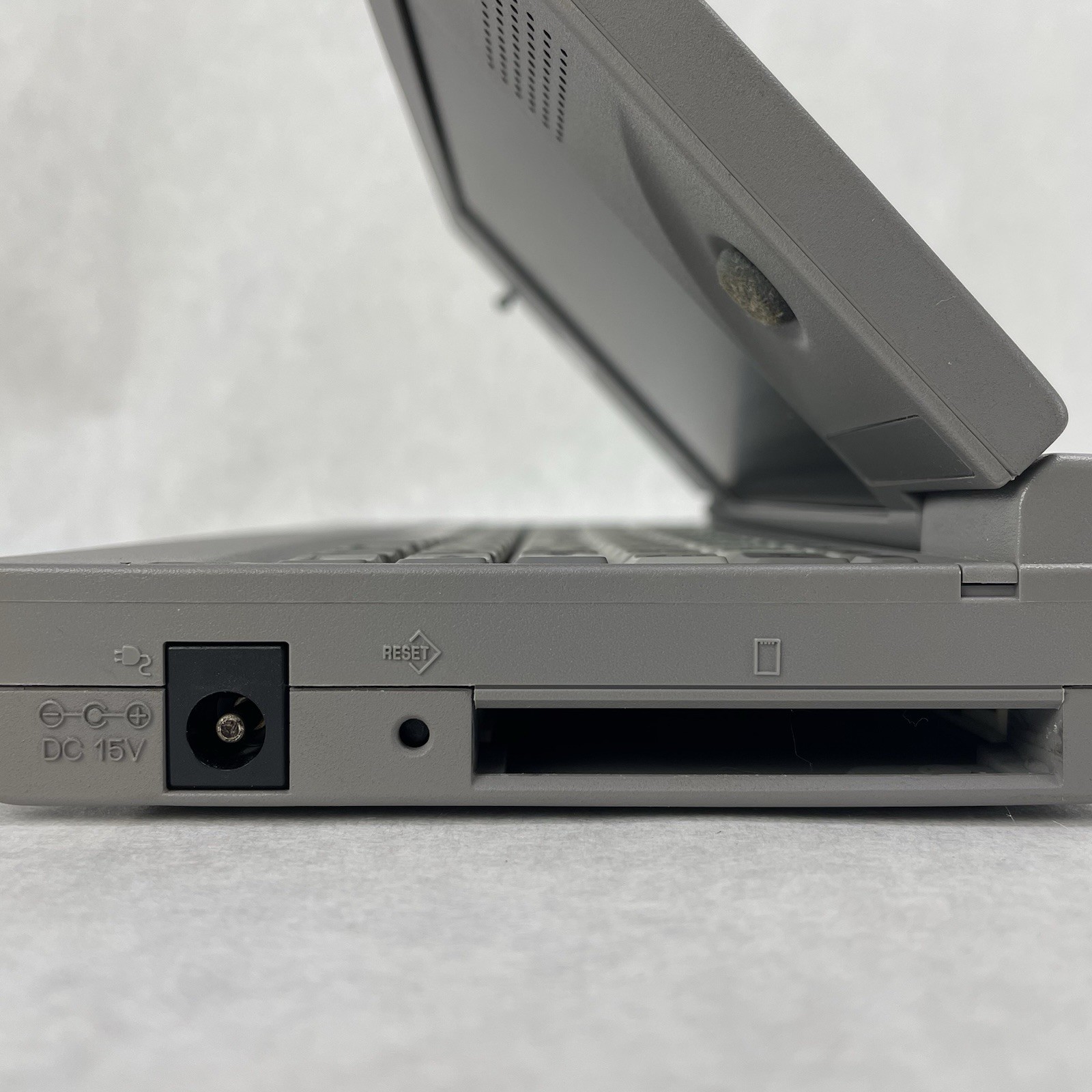 Toshiba Libretto 50 ct 6″ Intel Pentium 16 MB RAM No HDD/OS/AC/Battery