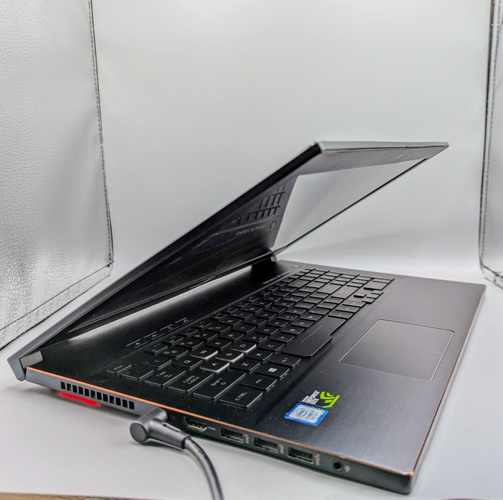 Asus ROG Zephyrus M 15.6″ Ultra Slim Gaming Laptop, 144Hz Ips-Type G-SYNC Panel,