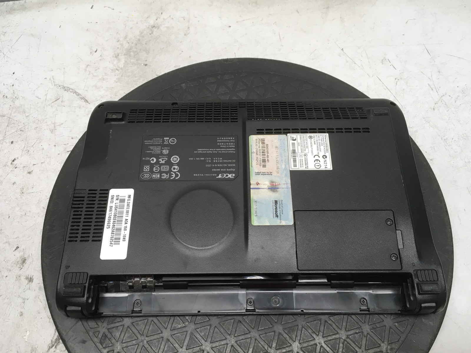 Acer Aspire One ZG5 Intel Atom N270 1.6GHz 1 GB NO HDD No Batt