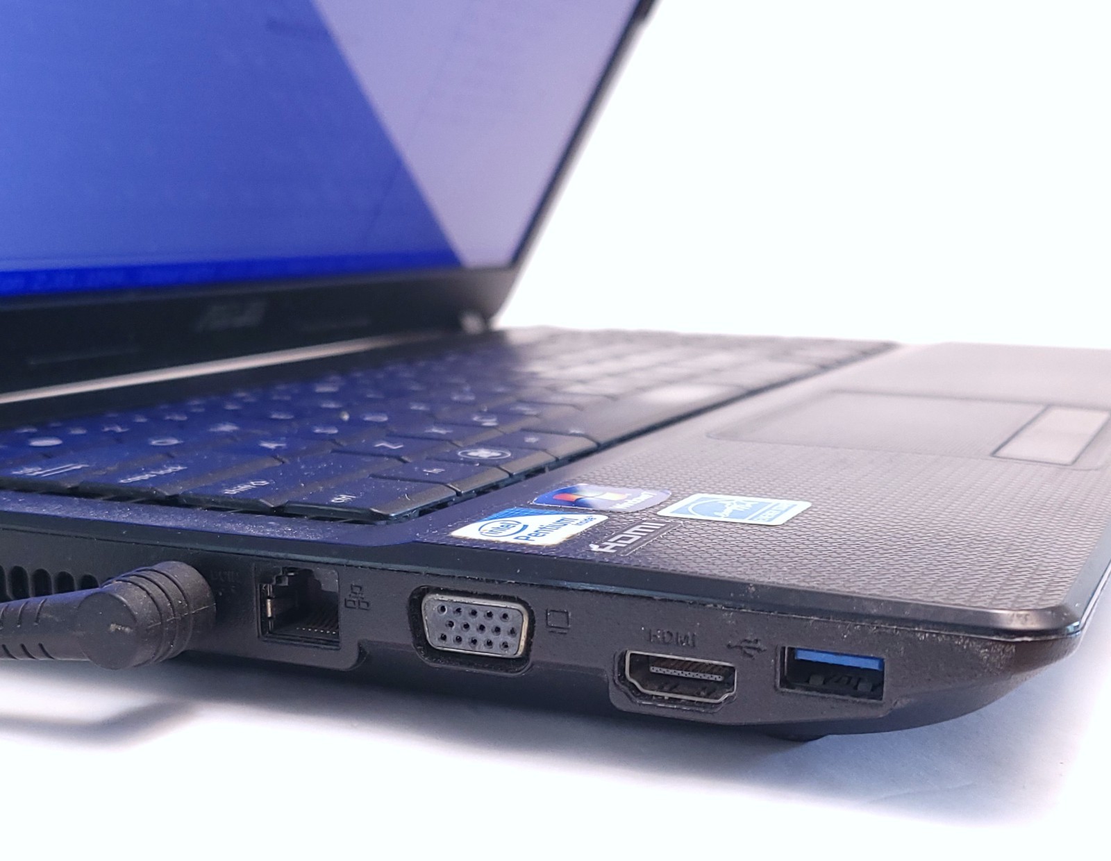 Asus X54C-BBK7 w/Charger — Pentium B960, 4GB RAM, VGA/HDMI-out, USB 3, Ethernet