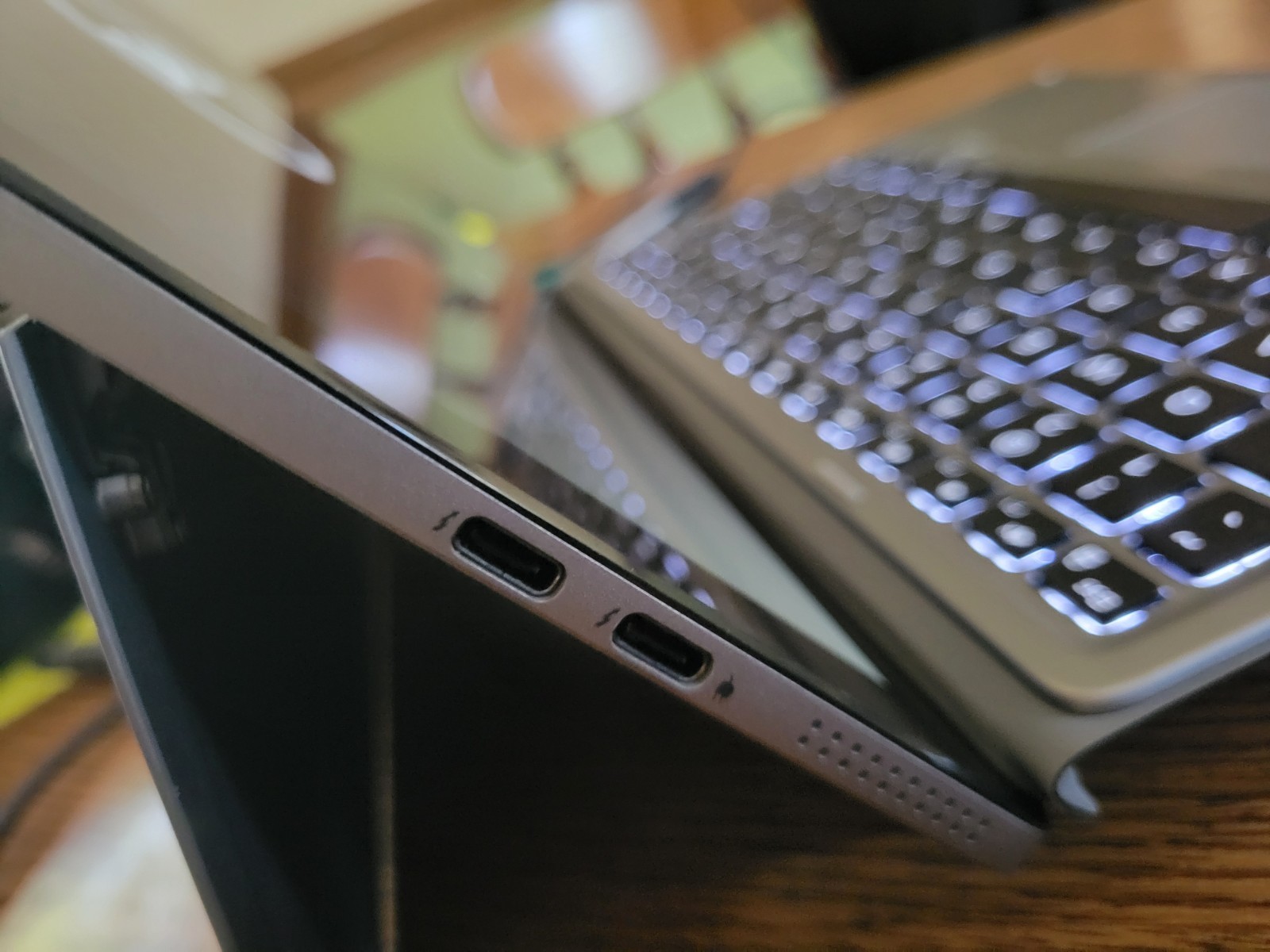 Dell Latitude 7210 2-in-1 Touch Screen, W11 Pro, 256GB SSD, 8GB RAM, i5-10310U