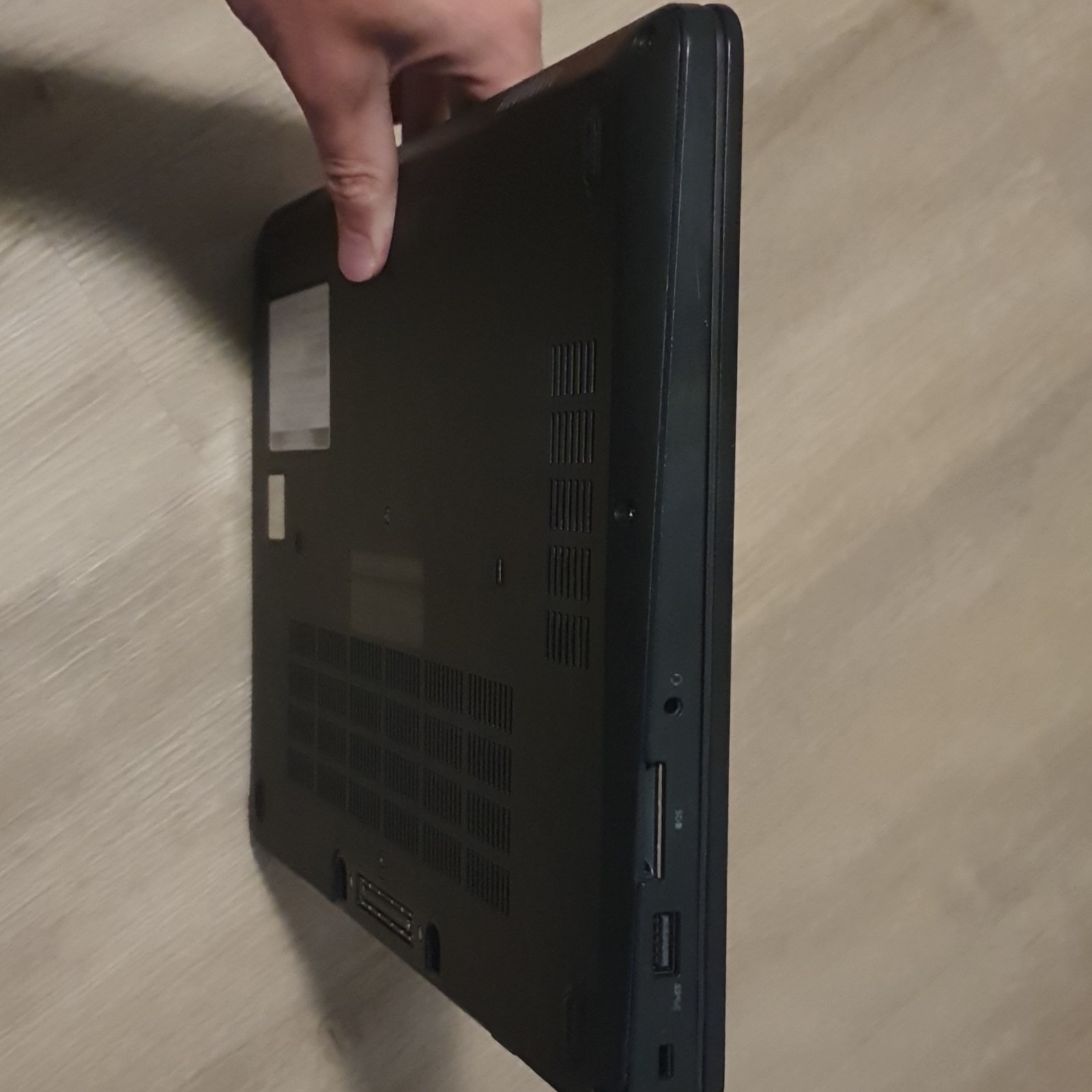 Dell Latitude E5470 15.6″ Laptop i5 2.40GHz 8GB RAM NO SSD Black +Charger