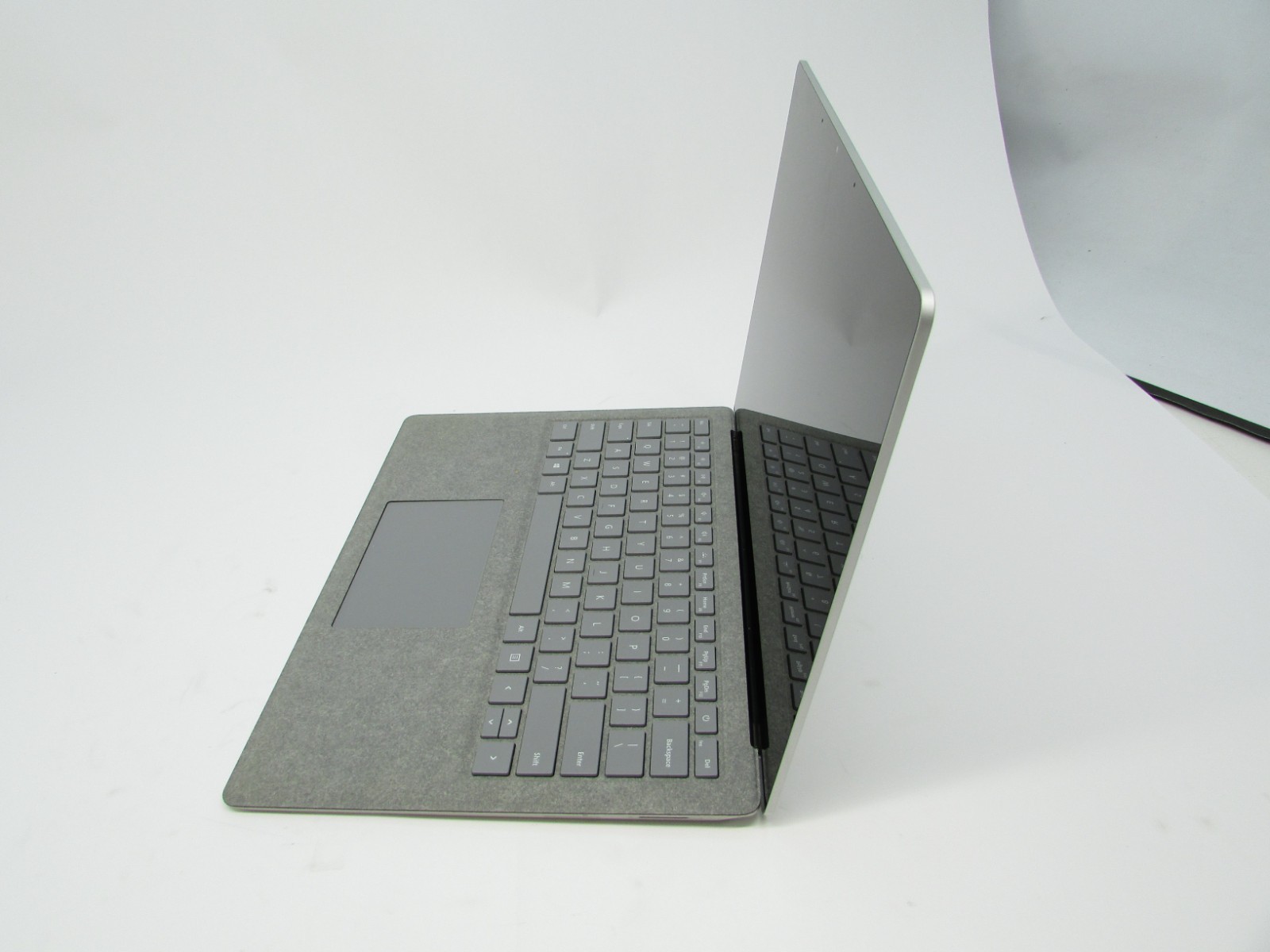 Microsoft Surface Laptop 1769 13.5″ i5-7200U 2.5GHz 8GB RAM 256GB No OS/AC