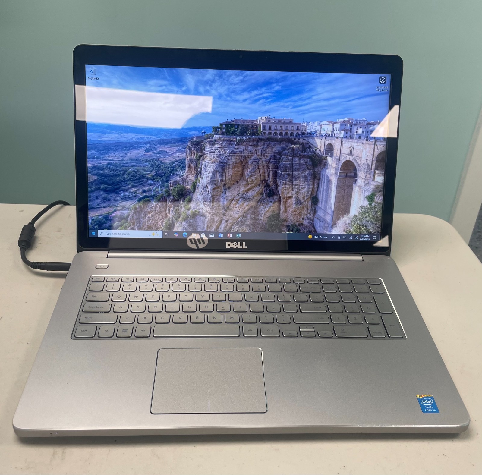 Dell Inspiron 17 7000 7737 17.3” Touchscreen Intel i5-4200U 8 GB RAM 750 GB