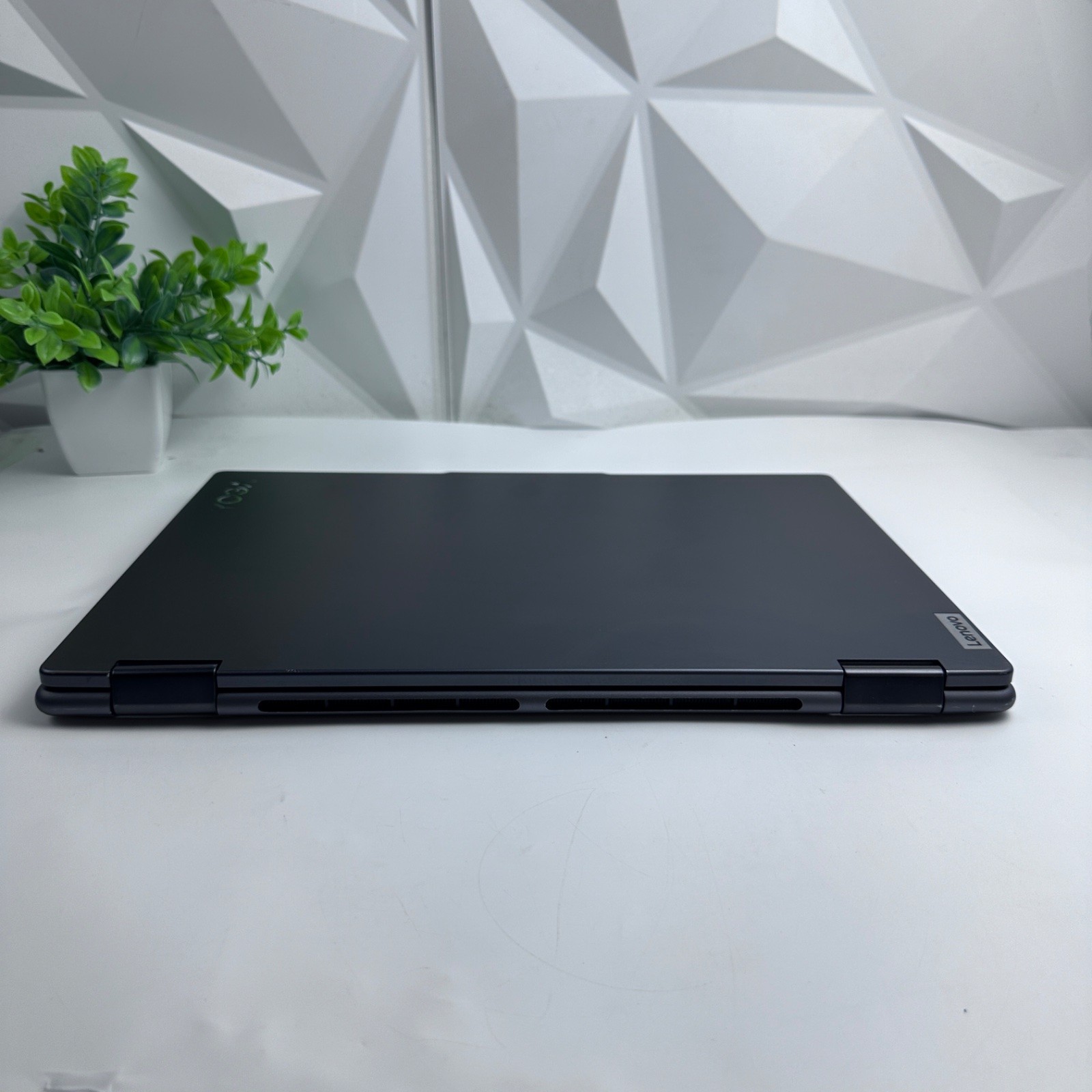 Lenovo Yoga 7 2-in-1 16IML9 Laptop 16″ Touch, Core Ultra 7 155U, 16GB, 1TB SSD
