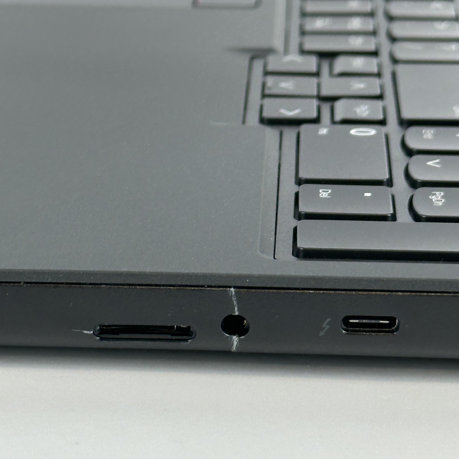 Lenovo ThinkPad P16v Gen 2 UHD+ 1.4 GHz Ultra 7 155H 32GB 2TB SSD RTX 1000 Ada