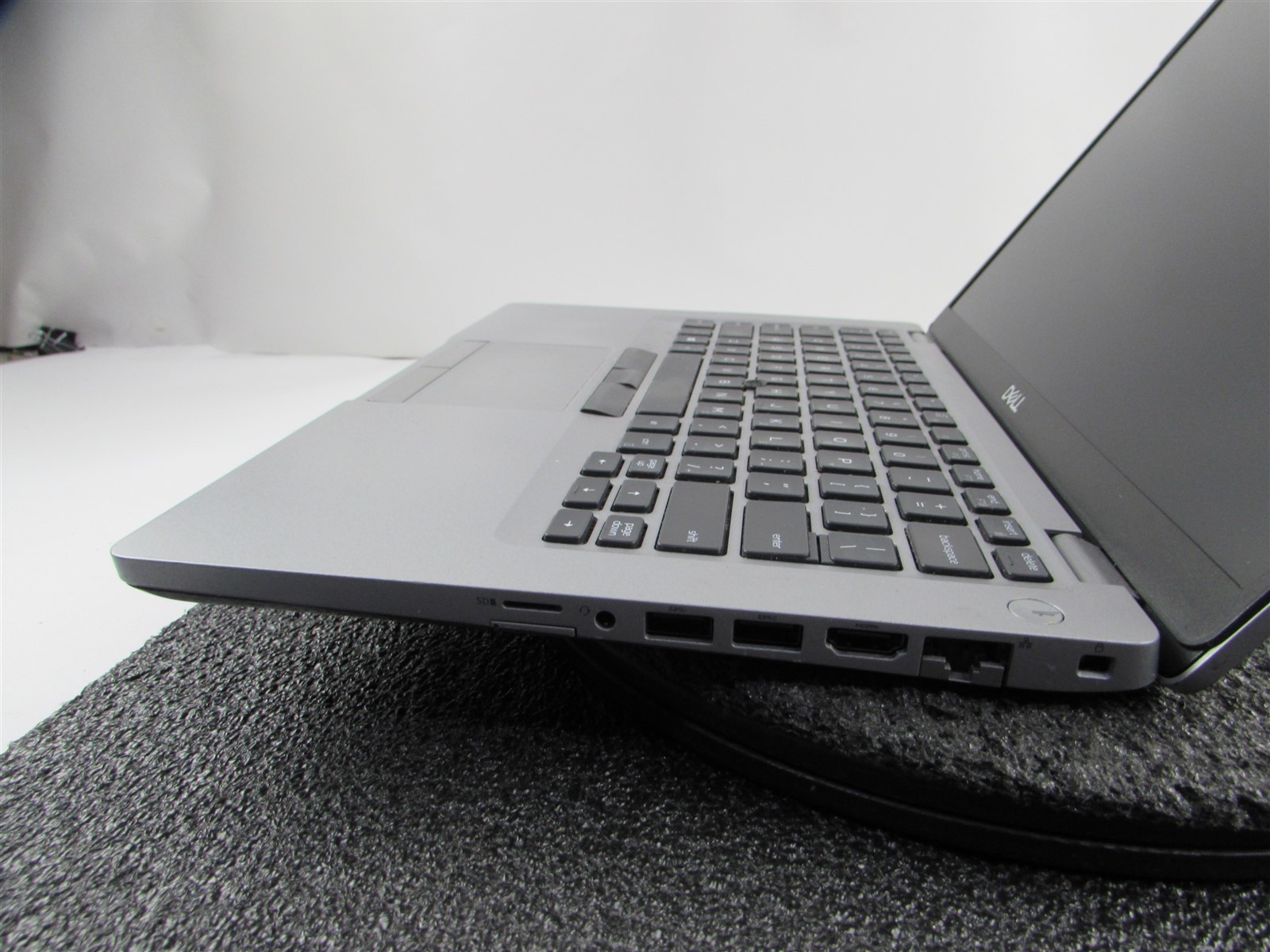 DELL LATITUDE 5410 1920X1080 FHD CORE I7-10810U 256GB SSD 16GB RAM NO O.S/BATT