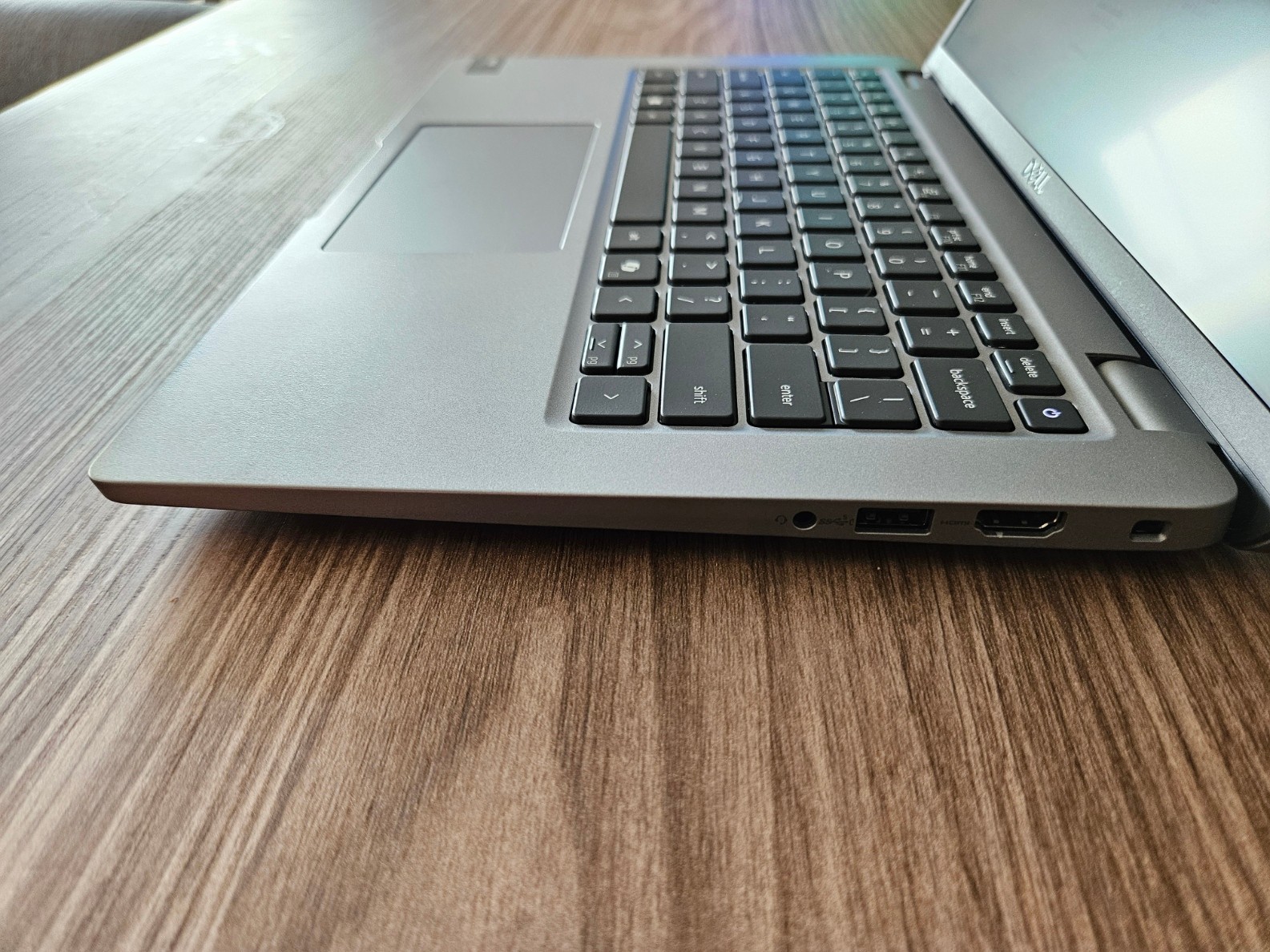 Dell Latitude 5450 14″ Core Ultra 7 165U 16GB DDR5 512GB IR Cam WiFi 6E Backlit