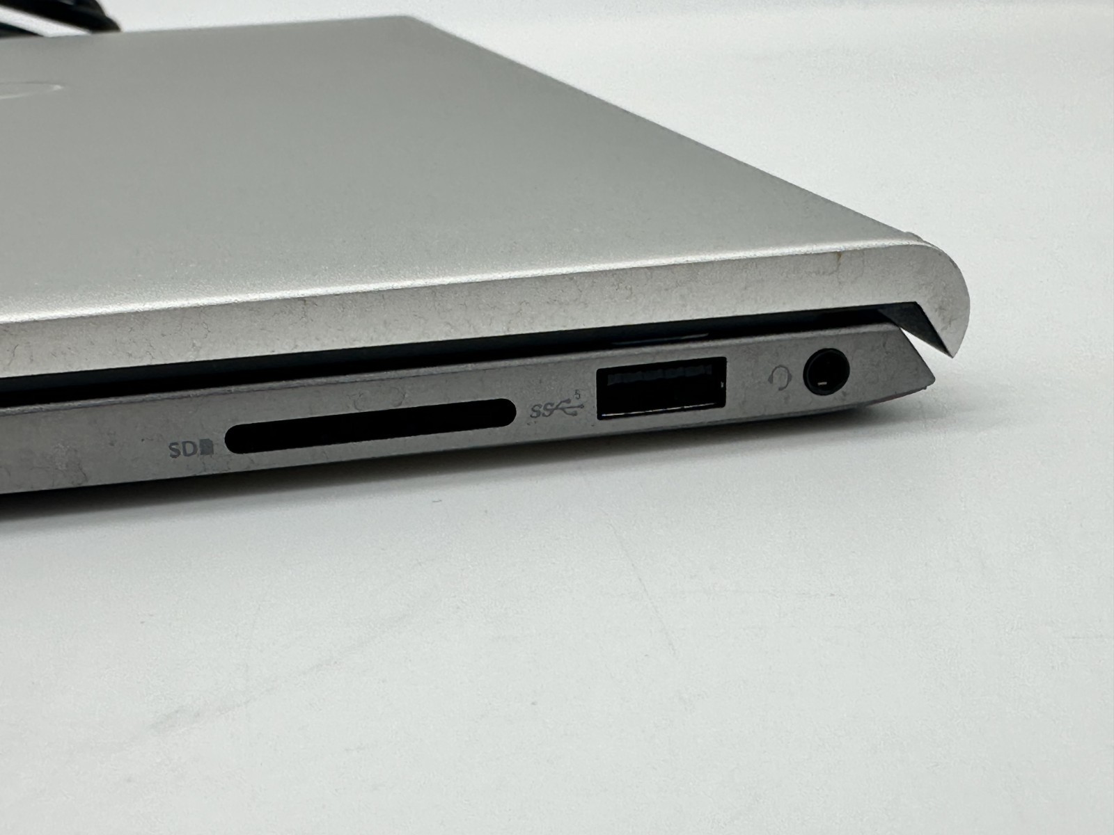 Dell Inspiron 5515 15.6″ FHD Ryzen 5 2.10 GHz 5500U 16GB RAM 512GB SSD Touch