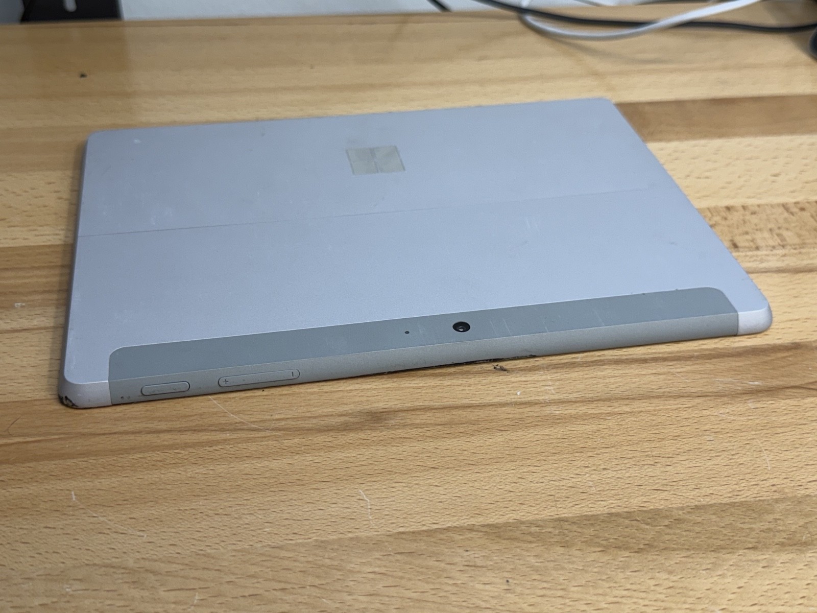 Microsoft Surface Go 1st Gen 1824 10″: Pentium 4415Y, 8GB RAM, 128GB SSD – READ