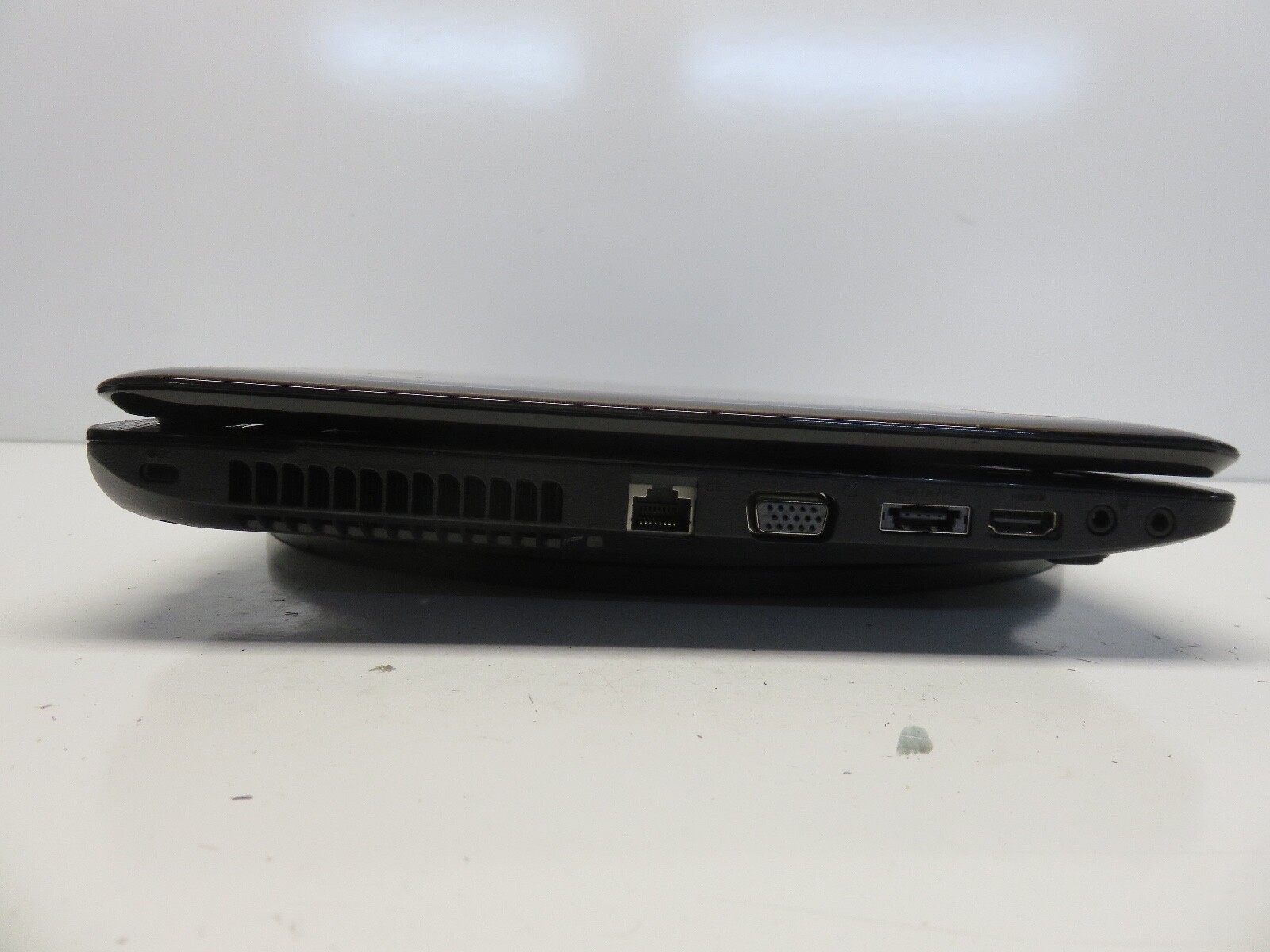 Toshiba L655-S5105 Intel i3 M370 2.4GHz 4 GB NO HDD No Batt
