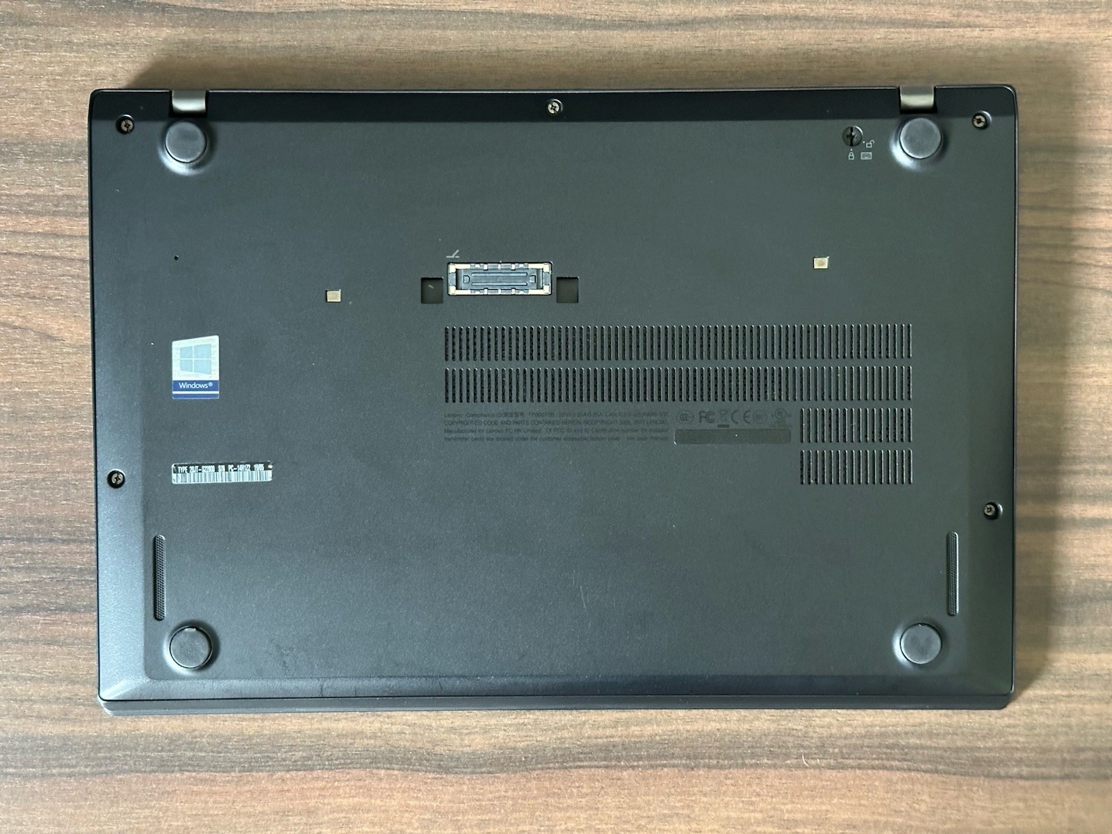 Lenovo Thinkpad T470s (256GB SSD, Intel Core i5-6300U, 2.40 Ghz, 8GB) Laptop –