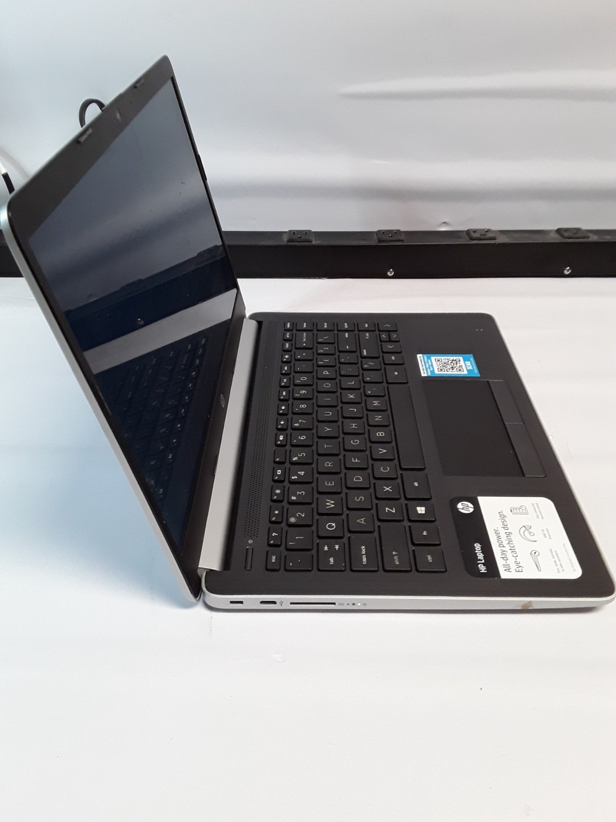 HP 14-dk0002dx 14″ laptop | AMD A9-9425 | 4GB RAM | 256GB SSD | Windows 10
