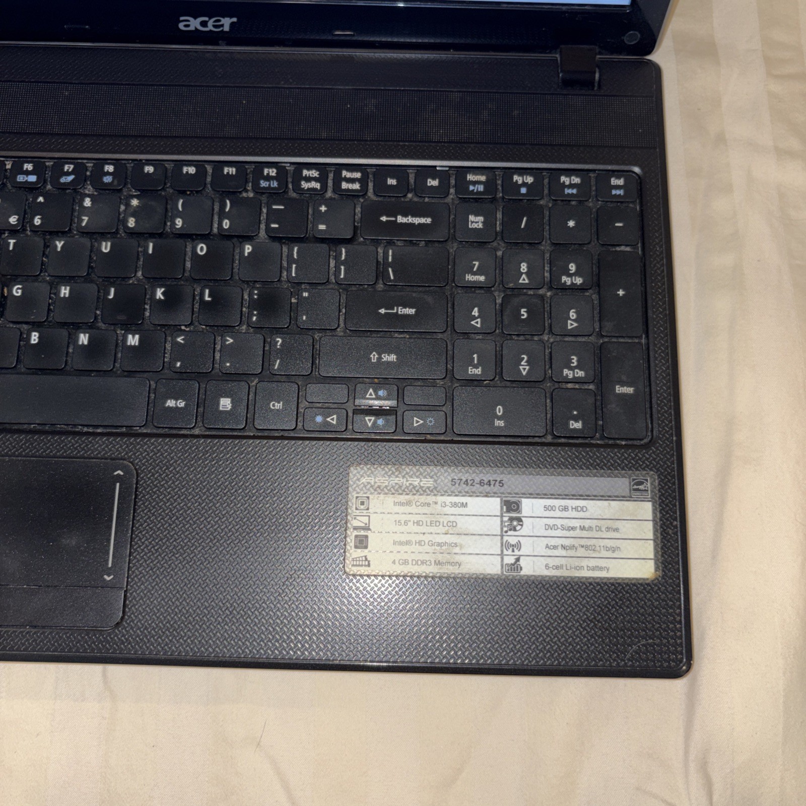 Acer Aspire 5742-6475 15.6″ Notebook – i3-m380 2.53 Ghz, 4 GB, 250 GB