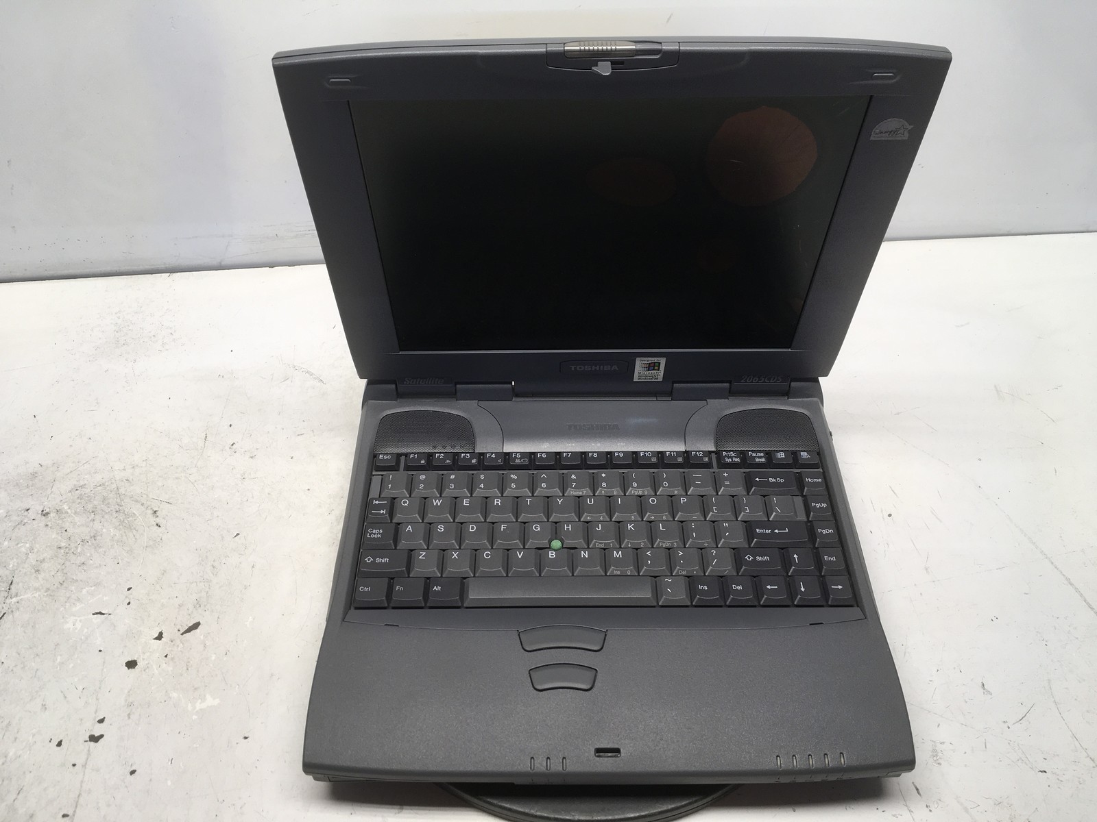 Toshiba Satellite 2065CDS/4.3 AMD K6-2 366 MHz 32 MB NO HDD No Batt