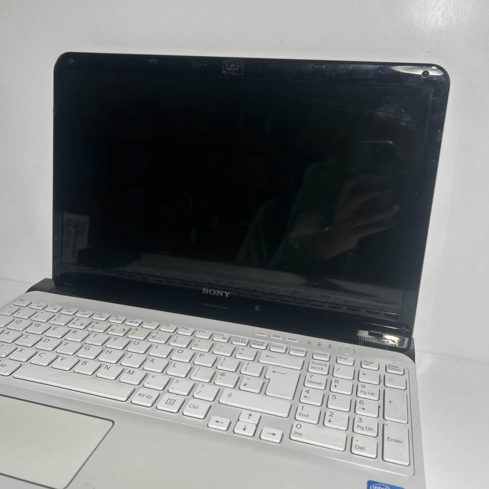 Sony Vaio SVE151J11M White Laptop. 15.6″ Screen. 4GB. No Hard Disk