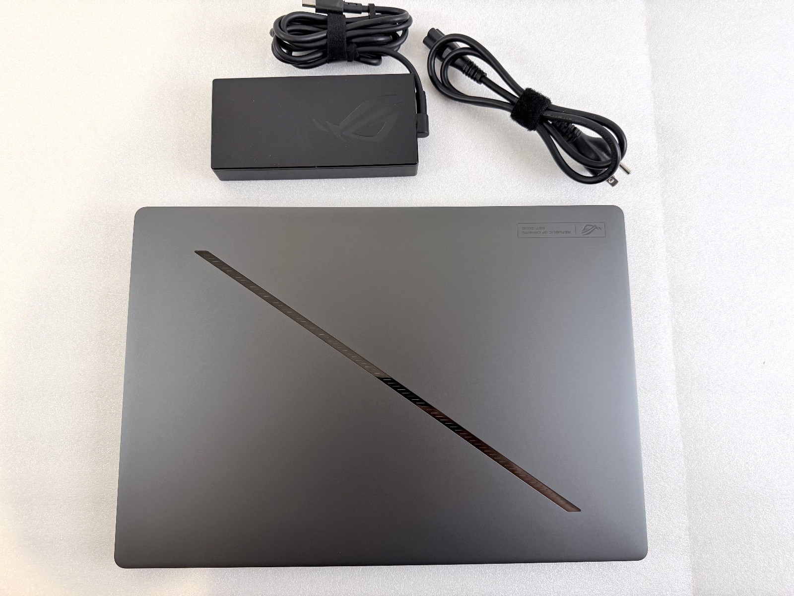 ASUS ROG Zephyrus G16 2025 – Ultra 285H, RTX 5070, 16GB RAM, 1TB SSD