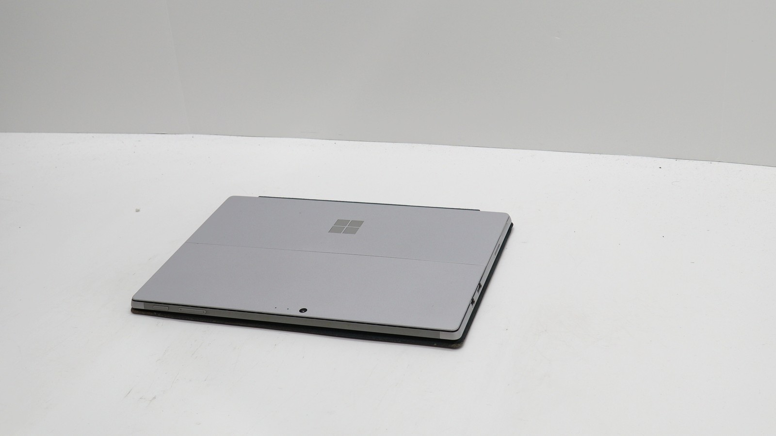 Microsoft Surface Pro 12″ i7-7660u 8GB 256GB – Fair READ DESC