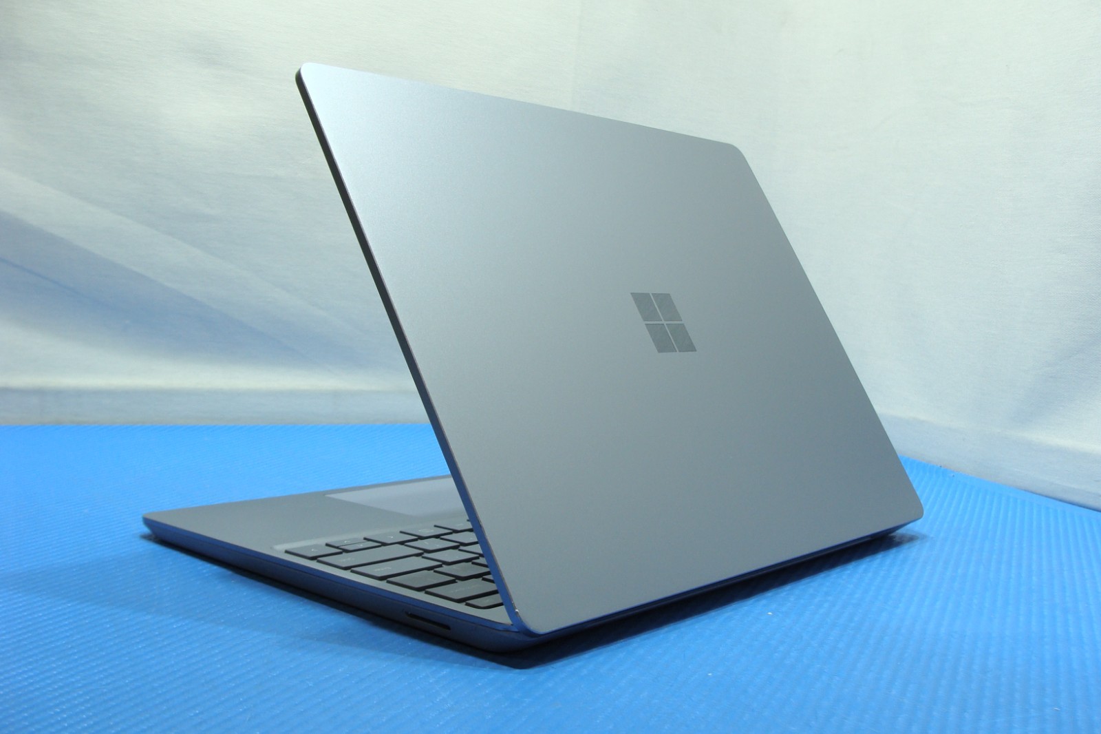 Microsoft Surface Laptop Go 2 12.4″ TOUCH i5-1135G7 2.4GHz 8GB 256GB Win 11 Home